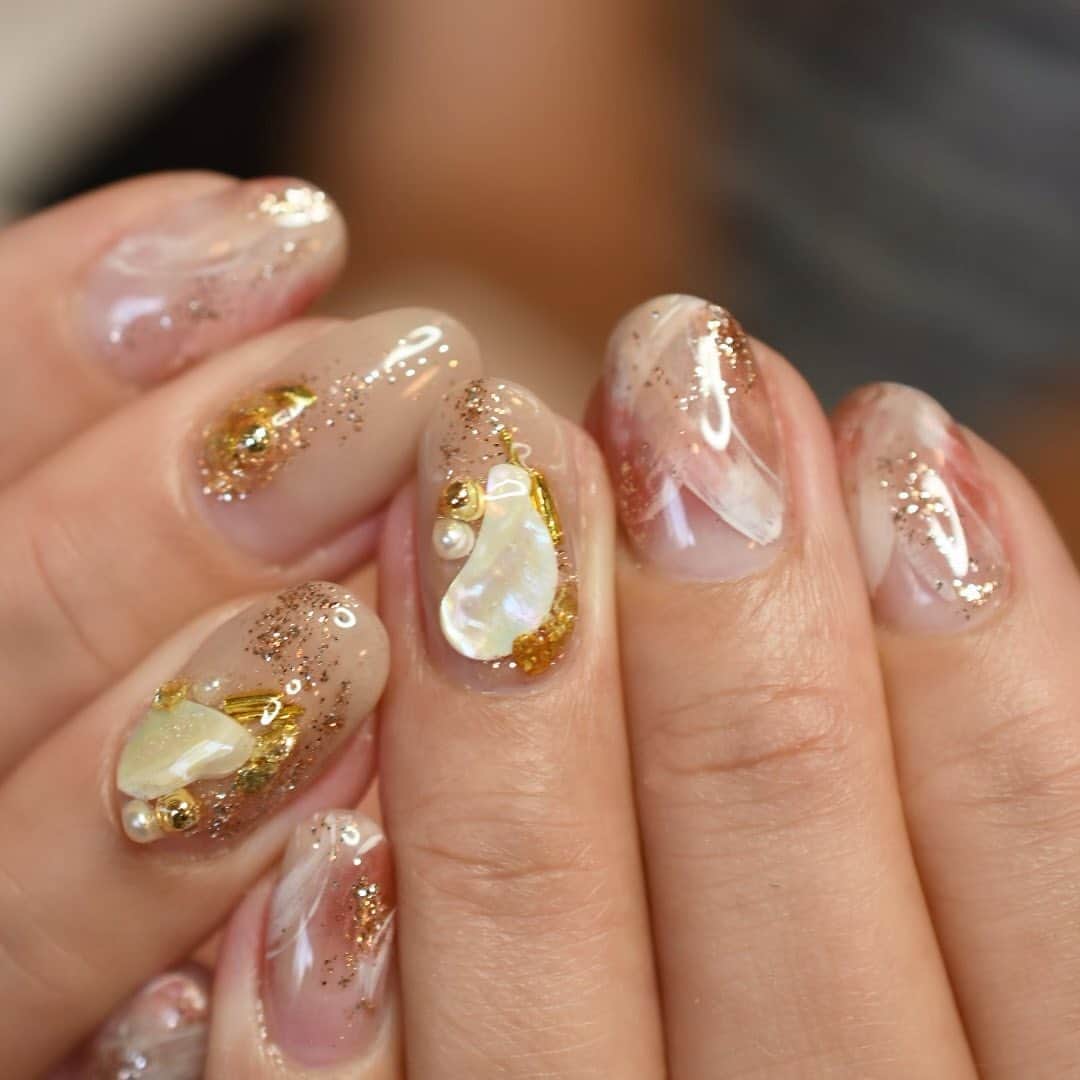 Yuka Maeda ::manicurelistのインスタグラム：「Salon data▼ ＝＝＝＝＝＝＝＝＝＝＝＝＝＝＝＝＝＝＝＝ . CADENAS -nail eyelash salon- ●Nail artist  @yuka.maeda  @yuki_cadenas ●eyelash　@cadenaseyelash  ゲストに愛と感動を…♡ . 【 LINE ＠cadenas 】 ご予約/お問い合わせはLINEよりお気軽に🤲 ▶︎▶︎#cadenasnail デザインアップしてます♡  price…★⭐︎Instagram特別キャンペーン中⭐︎★ . 「インスタ見たよ👀」と LINEからご予約で特別プライス7500円！！ . ※ご新規様限定 ※キャラクターや特殊なエレメント等のみ 別途料金いただく場合ございます🙇🏻‍♀️ . . price…初回8000円（オフ込み） access…大阪市北区堂山町16-1  中崎町駅  徒歩2分/梅田駅  徒歩6分 . tel… 06-4792-8617 ＝＝＝＝＝＝＝＝＝＝＝＝＝＝＝＝＝＝＝＝ . . . .  #中崎町ネイルサロン #梅田ネイルサロン #大阪ネイルサロン #関西ネイルサロン #インスタネイル #instanails #instanail #トレンドネイル #ネイルサンプル #クリアネイルデザイン  #ネイルブック #ピンクネイル #ネイルチェンジ #今月のネイル #にゅーねいる #夏ネイル #パーツネイル  #ネイル大好き #ニュアンスネイル #ネイル部 #女子力向上委員会 #女子力 #女子力ネイル #アートネイル #シェルネイル #ニューネイル  #ナノソル #ナノソルcc  #ナノソル販売店大阪」