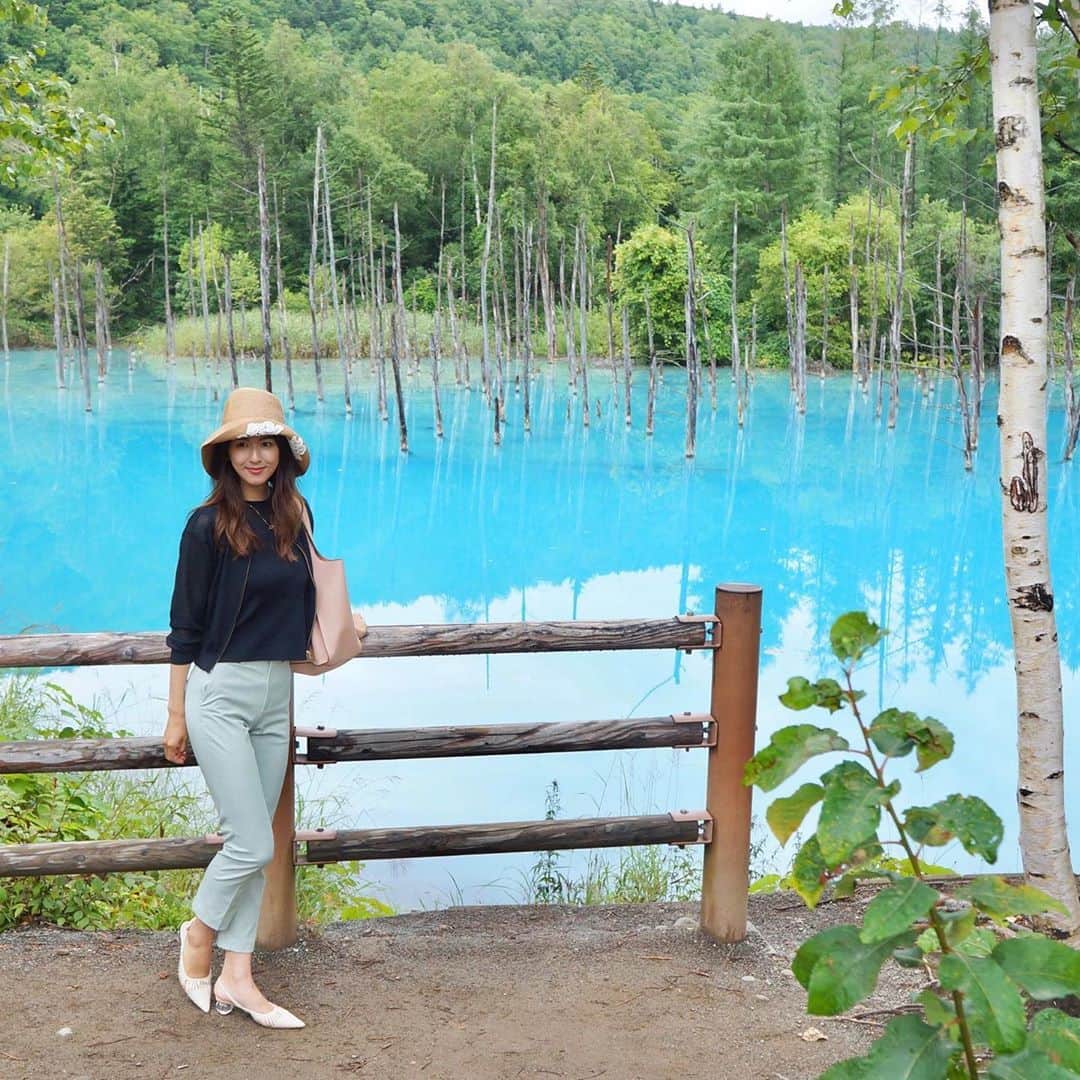井上麻衣さんのインスタグラム写真 - (井上麻衣Instagram)「念願の青い池❣️ 4年前旅行で来た時、臨時で閉まってたから ようやく観に来ることができて 本当に嬉しかった♡♡♡♡ 大人気なくはしゃいでしまいました😂🙏  曇ってたんだけど なんとも言えないブルーで 心奪われました。 魅力多き北海道。 いつか一周するのが夢だったりします☺️❤️ 叶うといいな、、、 . . . #instagood #instalike  #hokkaido #travel#shooting  #biei#hurano#natural  #北海道#北海道旅行 #北海道観光  #仕事#旅行#撮影#観光 #美瑛#富良野#上富良野#青い池 #大自然#癒し#リフレッシュ」8月21日 21時06分 - mai_inoue