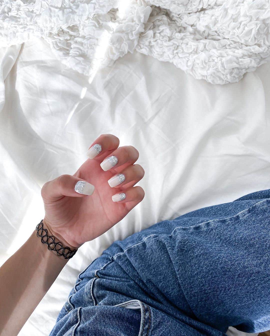のインスタグラム：「New Nail💅🏽﻿ ﻿ 派手だけどシンプルなデザイン🦋﻿ 実はこのデザインやるの2回目🤤﻿ ﻿ しぴの紹介で行ったネイルサロン何だけど﻿ めっちゃ店舗綺麗で快適すぎた🥺💐﻿ @theconrat﻿ ﻿ @conrat_mika さんありがとうございました✨﻿ ﻿ ﻿ .﻿ #newnail#nail#nails#nailart#nailsofinstagram  #naildesign#nailstagram#ネイル#あんネイル💅🏽」