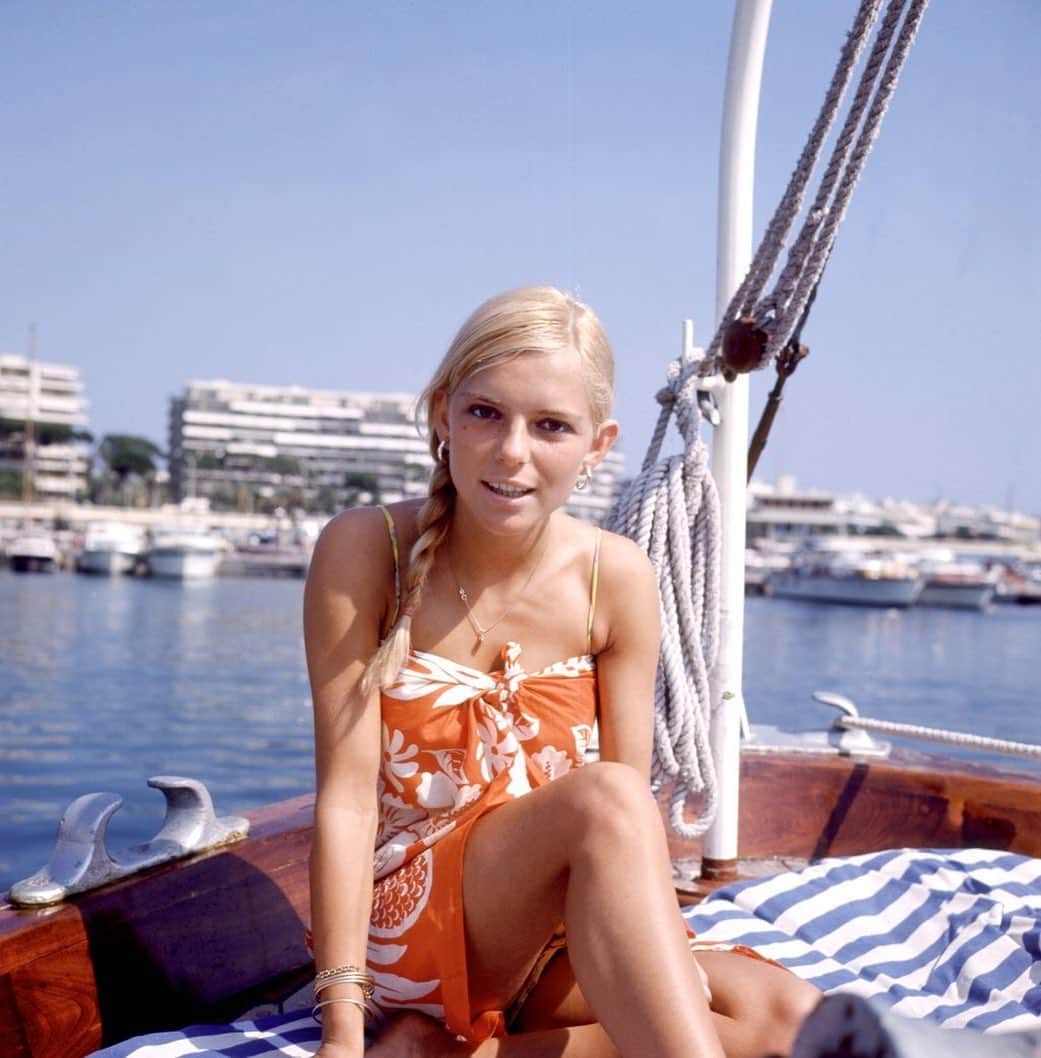 Vogue Parisさんのインスタグラム写真 - (Vogue ParisInstagram)「With sun, sea and blue skies, this 1970 shot of France Gall in Cannes is all the summer inspiration we need #FranceGall」8月21日 21時19分 - voguefrance