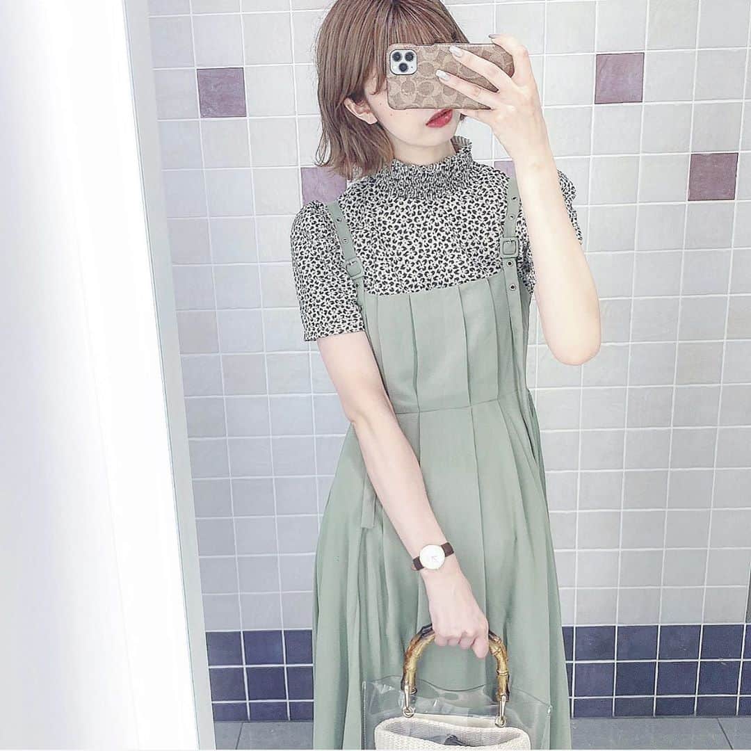 のインスタグラム：「. . coordinate 〜 . o O . ずっと欲しかったキャミワンピ👗。 @chiik.official でGetしたよ〜!! . 秋まで使えそうだしデザイン 最強にかわいいしお気に入りすぎる🍂♡ . #code #fashion #ootd #outfit #coordinate #style #stylepoint #instafashion #instagood #instalike #ファッション #コーディネート #コーデ #プチプラ #プチプラコーデ  #高身長コーデ #カジュアル  #ワンピースコーデ #サイドプリーツキャミワンピース #ワンピース」