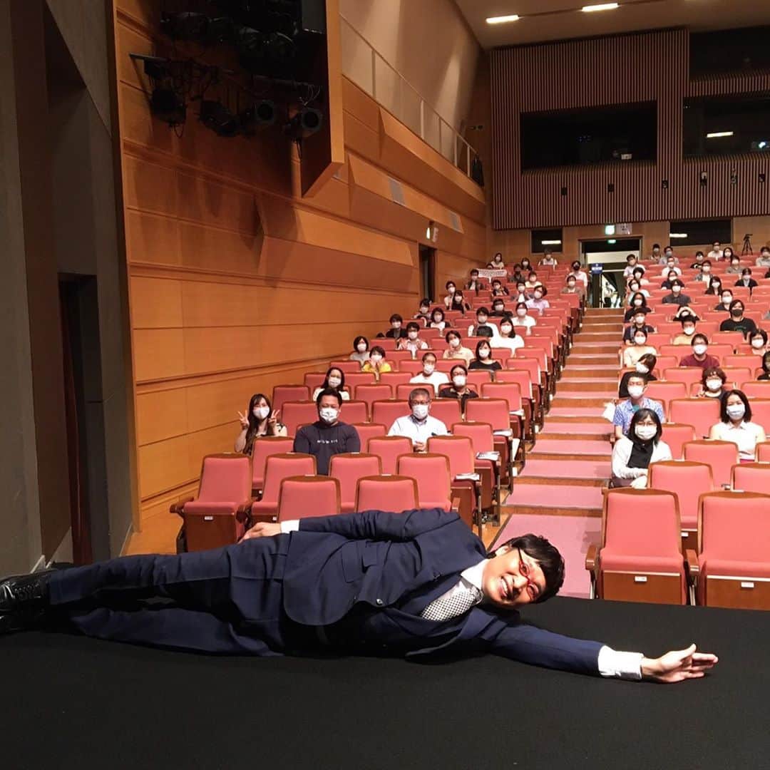 山里亮太のインスタグラム：「山里亮太の140in紀伊國屋サザンシアター5日目を終える。 楽しすぎた、本当に本当に楽しすぎた！ みなさま、ありがとうございました！ 感謝しかない！  #山里亮太の140 #紀伊國屋サザンシアター」
