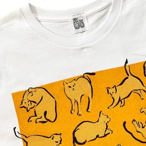 のインスタグラム：「シルクスクリーンプリントのにゃんこたくさんTee。この猫のボディ部分の網点プリントが好き…💕 よく見ると、ツブツブしてるの見えますか？  厚手でしっかり。ビッグシルエットなので着やすい。オススメです😽  #cat #catitem #cattee #tshirt  #catillustration」