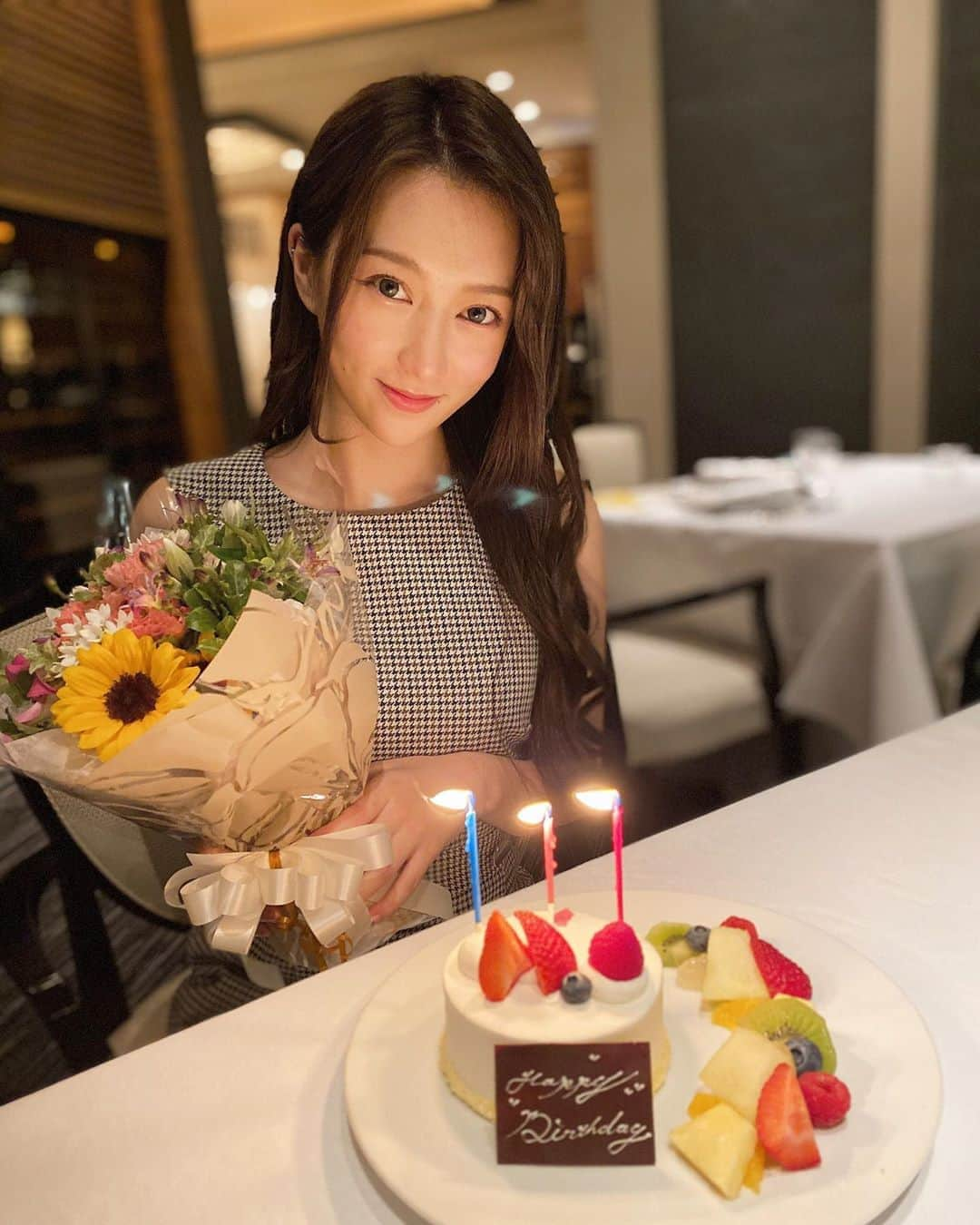 高辻千夏さんのインスタグラム写真 - (高辻千夏Instagram)「💐  ﻿ 행복한생일을 맞이했어요❤︎﻿ ﻿ 20년 동안 저를 낳아 키우셨다 부모님께 감사합니다👩🏼👨🏼﻿ ﻿ ﻿ 여러분 저의 생일을 축하해주셔서 감사합니다! ﻿ ﻿ ﻿ ﻿ 本日20歳を迎えることが出来ました🍰💐﻿ ﻿ ここまで育ててくれた両親に感謝…😢﻿ ﻿ ﻿ 20歳は、しっかりと大人の自覚を持って ﻿ ﻿ 素敵な大人、素敵な女性になります。👸🏼✨﻿ ﻿ ﻿ ﻿ そして、沢山のお祝いメッセージありがとうございます！🥺🥺💕﻿ ﻿ ﻿ 今も昔も、応援してくださる皆さんが﻿ 私の心の支えです！﻿ ﻿ いつも暖かい言葉かけてくれてありがとう☺️❤︎﻿ ﻿ ﻿ 20歳の高辻千夏もよろしくお願いします！﻿ ﻿ ﻿ ﻿ ﻿ ﻿ ﻿ ﻿#mybirthday #誕生日 #祝20歳 #0821 #내생일 #생일」8月21日 21時31分 - chinatsujk