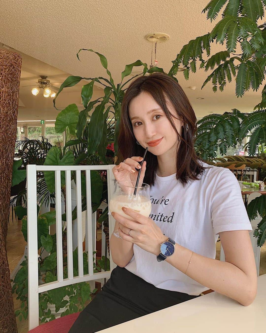 のインスタグラム：「緑いっぱいのお気に入りの場所🍹﻿ 外が暑くて1度入ったら中々出れないな〜😹﻿ ﻿ 時計はUS POLO🐎﻿ ネイビーのお洋服はあまり持ってないけど小物は色々とあわせやすくてつい手にとってしまう...🦋﻿ ﻿ #theplatinumselect #USポロ　#USポロwatch #USポロ時計 #USPOLO時計﻿ @the_platinum_select」