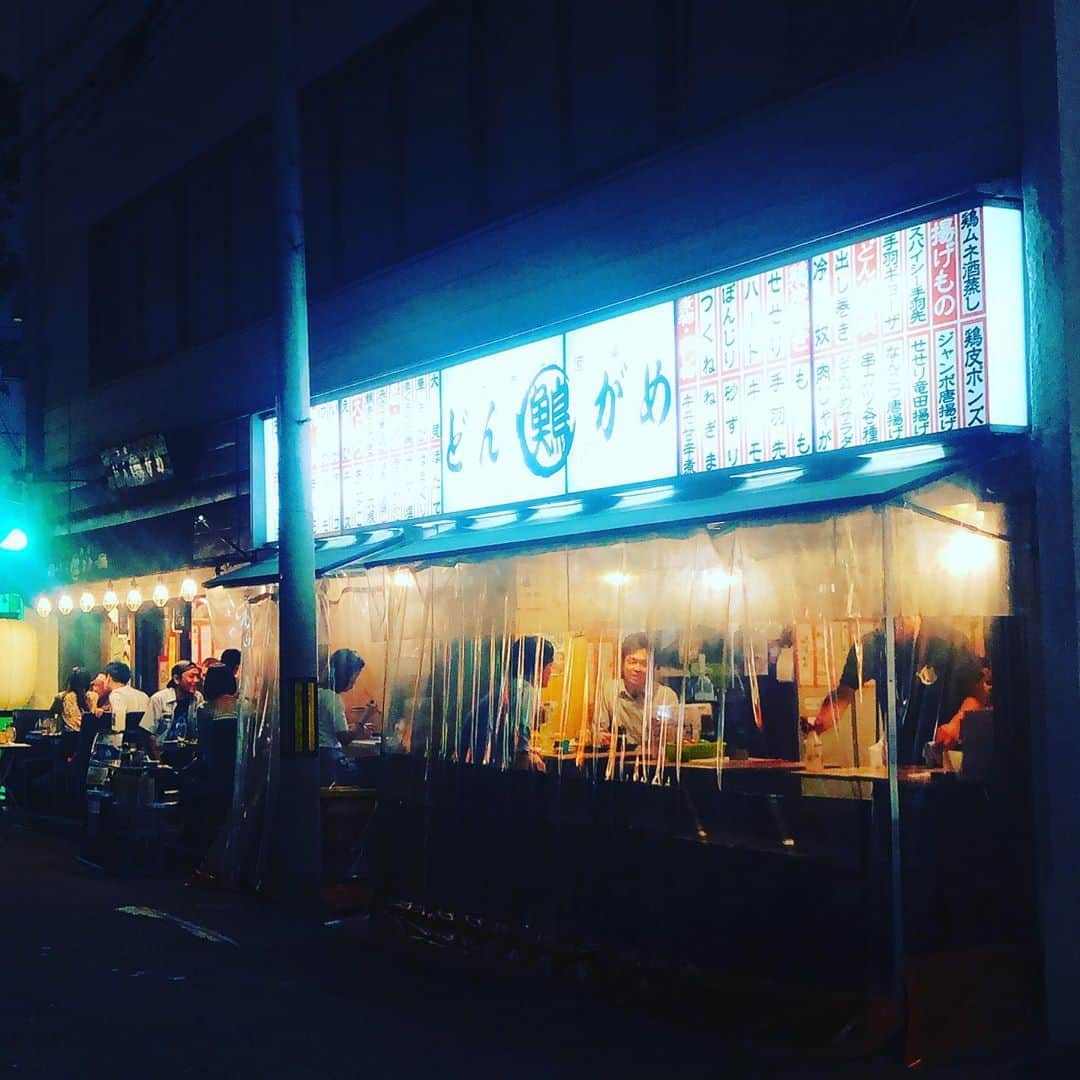 どんがめ三宮総本店のインスタグラム：「［2020-08-21］本日22時以降！フォロワー様のみ！  . . . ジムビームハイボール　100yen♡  #どんがめ   2枚目はいつも頑張ってくれている竹ちゃんと営業後にいったお寿司でパシャリ📸  みんなきてねー。」
