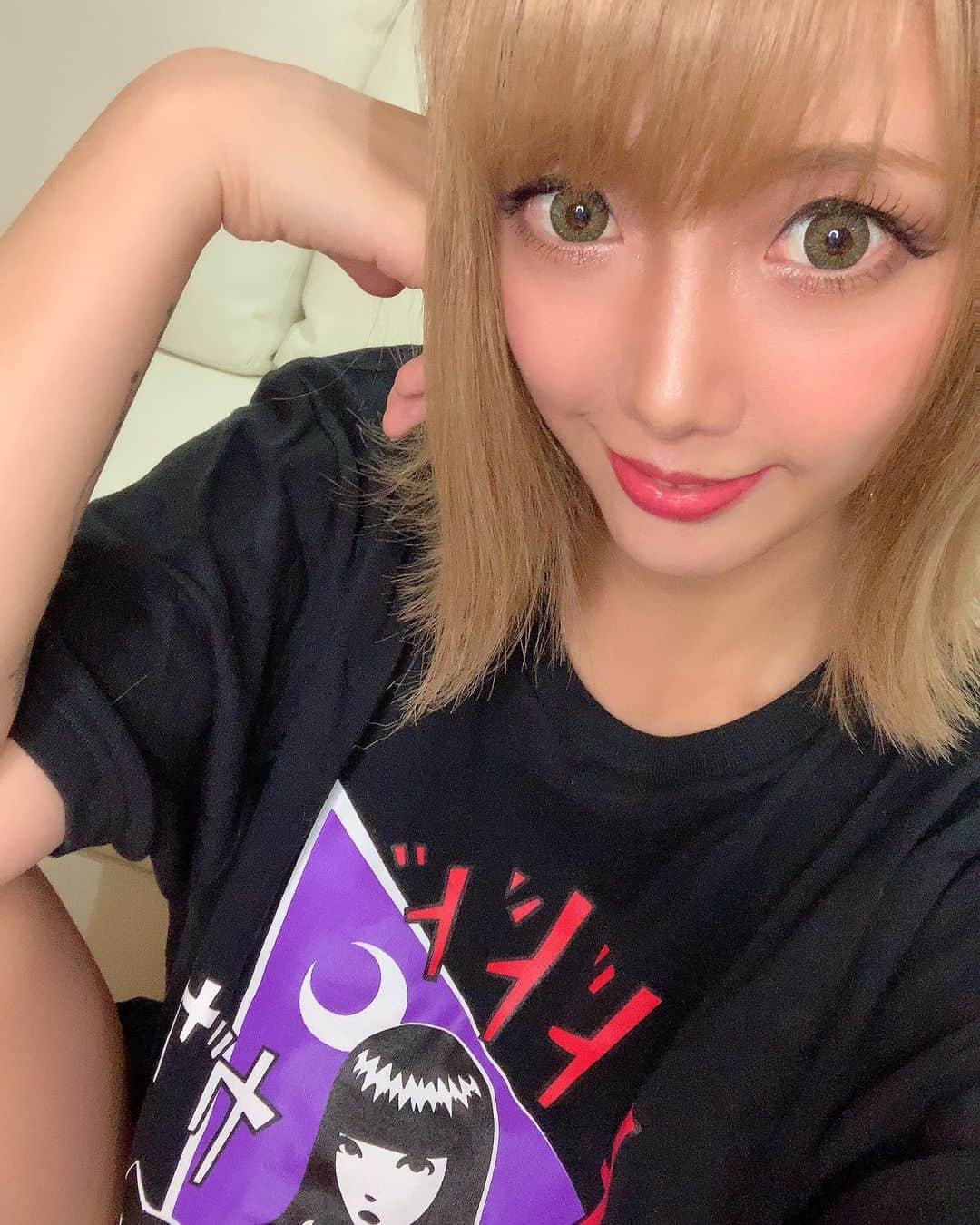 のインスタグラム：「皆さん久々です。 お元気ですか？ 暑いので沢山水分とってね！ いつもコメントくれる方々ありがとうございます、ちゃんと読ませて頂いてます。  今日からインスタまたUPできたらなと思います🧸 宜しくお願い致します🧸✨」