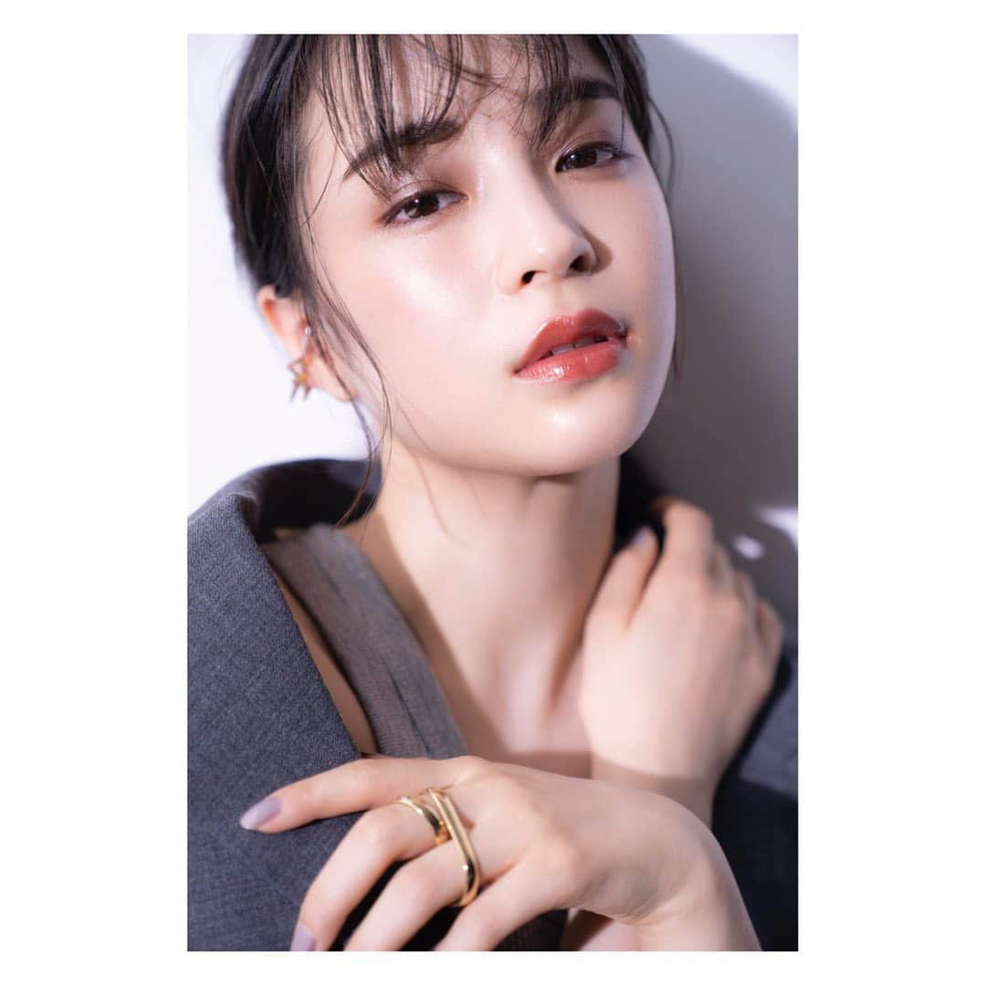 広瀬すずさんのインスタグラム写真 - (広瀬すずInstagram)「VOCE」8月21日 21時38分 - suzu.hirose.official