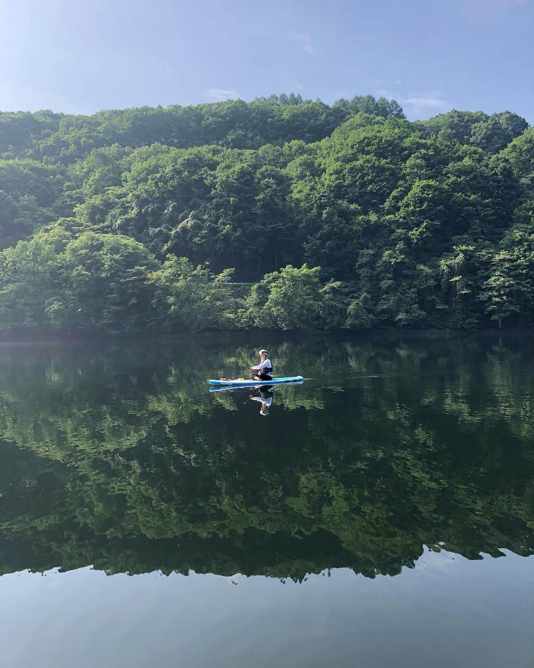 田沢美亜さんのインスタグラム写真 - (田沢美亜Instagram)「モーニングSUP⛰✨  @irieonsup   #主人との夏休み #洞元湖 #sup #irieonsup #minakami #みなかみ町 #群馬」8月21日 21時39分 - miatazawa