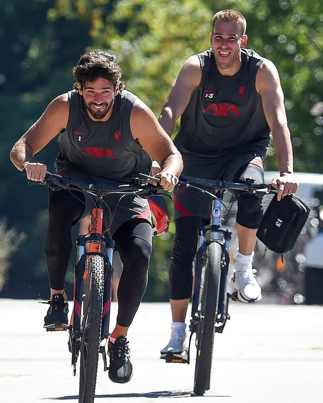 リヴァプールFCさんのインスタグラム写真 - (リヴァプールFCInstagram)「Racing towards the weekend like... 🚴‍♂️💨 #LFC #LiverpoolFC #Liverpool #PreSeason」8月21日 21時46分 - liverpoolfc