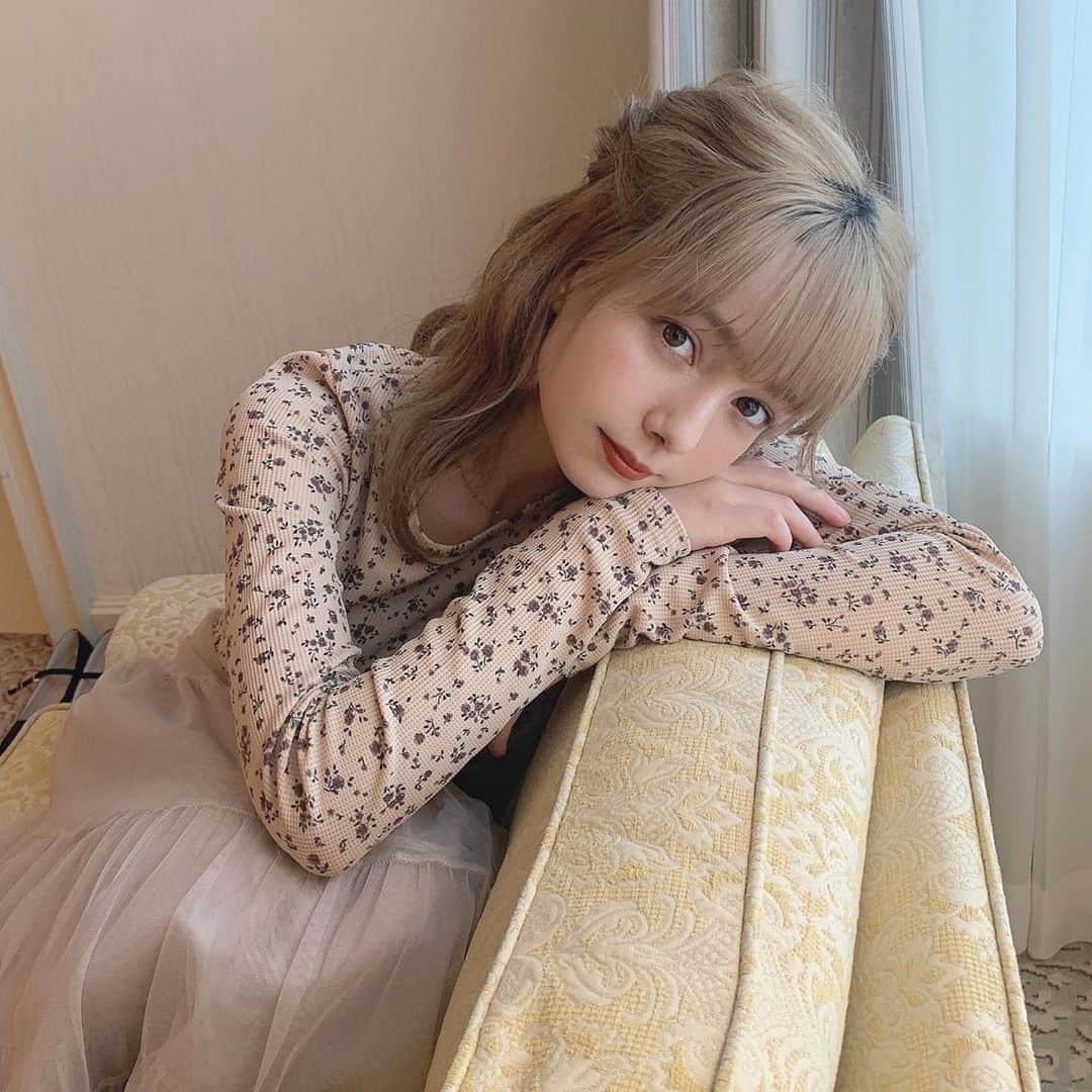 柴田あやなのインスタグラム：「いろんな人からしばたインスタどうしたって言われすぎてるので今日からまた頑張って更新します🙌🏻ごめんなさいでした。  写真と関係なさすぎるけど明日からスプラトゥーンのフェスだ〜たのしみ〜🥳わたしはもちろんたまごです🥚たまごチームの人がんばろうね！！ フォロワーのみんなとスプラやりたいんだけどなんかいい方法ないかな〜」