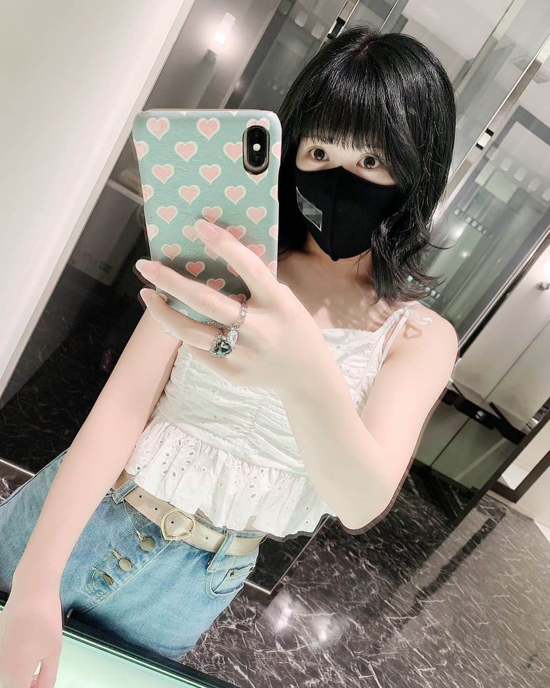 のインスタグラム：「今日の私服🖤どすっぴん🖤笑 . . #自撮り #自撮り女子 #自撮り界隈 #自撮り部 #今日の私服 #夏コーデ  #私服#美容院　#美容　#粉我　#赞 #动漫　#照片　#时装 #좋아요 #좋아요환영 #ヘアカラー #オシャレさんと繋がりたい #オシャレ　#女の子 #japanesegirl #コーディネート　#coordinate #fashion #instalike #instagram #instagood #instafashion #instapic #instalove」
