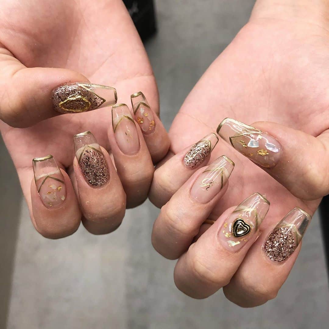 のインスタグラム：「渋谷に7月1日にオープンした﻿ サロンネイル😳♡﻿ ﻿ ﻿ @shell__tokyo にいってきました🎶﻿ ﻿ 店内もめちゃオシャンで素敵でした🥺❤️﻿ 聖菜のインスタ見たで10%オフになるので﻿ 是非行ってみてね〜*\(^o^)/*♡﻿ ﻿ ﻿#shelltokyo #渋谷ネイルサロン #横浜ネイル  ﻿ ﻿」