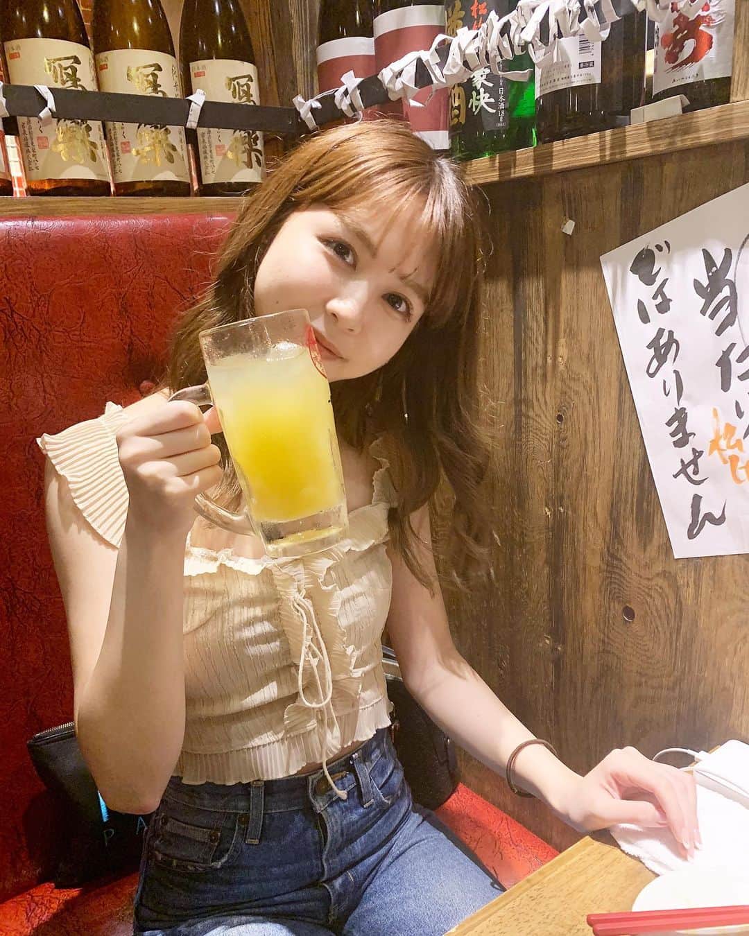 のインスタグラム：「． こんばんは〜！  肉寿司食べに行った時の🤳🤍 Twitterに載せたものとは別バージョン！ 二枚目照れちゃってますね、、 このときの私は何を飲んでいるでしょう？😳  今日の投票がまだの方 ぜひぽちっとお願いします❣️  #ミス学習院 #ミス学習院コンテスト #ミスコン#学習院#学習院大学#肉寿司」