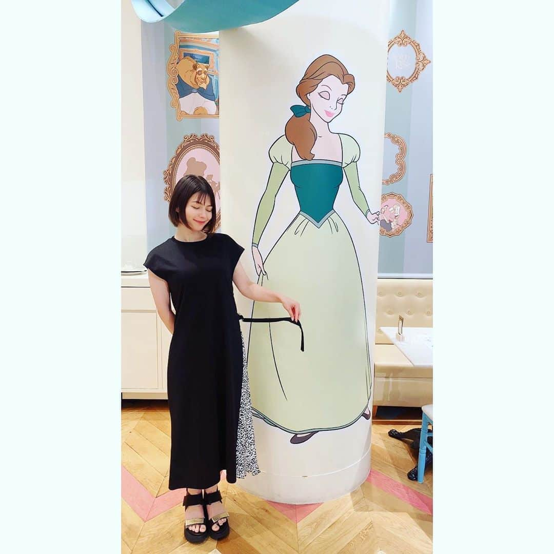 リンさんのインスタグラム写真 - (リンInstagram)「櫻庭さんとのおデートの続き😚 #ohmycafe #表参道 #Disney #beautyandthebeast #4枚目は #なんと #カレー #舌 #青くなった」8月21日 21時57分 - lynn.06.01