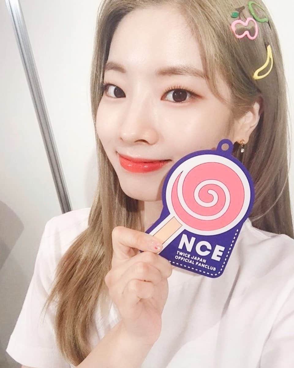ダヒョンのインスタグラム：「"I'm a greedy girl, sorry if you didn't know." 🎶🍭」