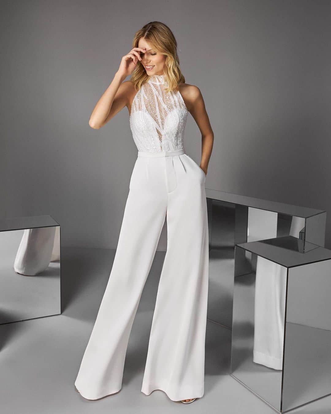 Pronoviasさんのインスタグラム写真 - (PronoviasInstagram)「Mix it up for a fabulous look! Discover the #Mix&Dream Collection. The Joetta-Sapana combination achieves that jumpsuit effect we love. Try it on!」8月21日 22時01分 - pronovias