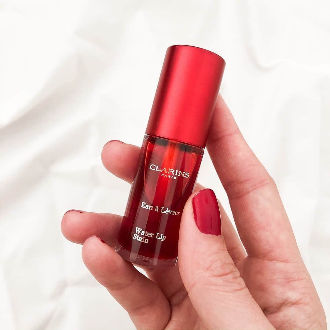 Clarins Australiaさんのインスタグラム写真 - (Clarins AustraliaInstagram)「Want to know why you’ll LOVE wearing our Water Lip Stains?   ❤️ Customisable subtle to bold long-wear colour ❤️ Lightweight water texture ❤️ Matte finish ❤️ Nourishing formula ❤️ Comfortable to wear ❤️ Available in 4 gorgeous shades   ➡️ Swipe through to see what others think & read their reviews!   📸 Regram @biendebeauty   #ClarinsAus #ClarinsMakeup」8月21日 22時11分 - clarinsanz