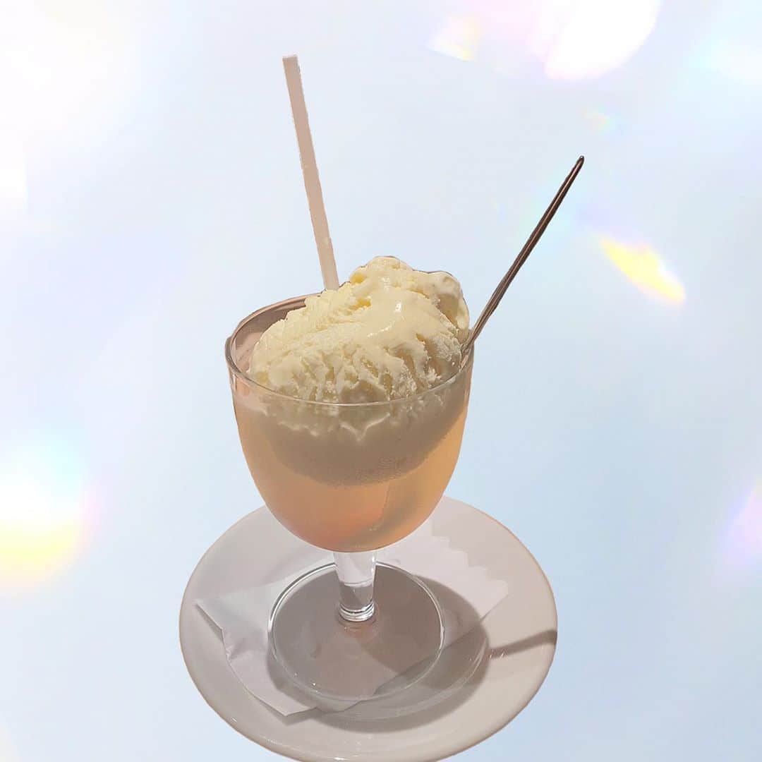 千葉恵里さんのインスタグラム写真 - (千葉恵里Instagram)「🍨♡﻿ ﻿ ﻿ ﻿ ﻿ パッションフルーツ味の﻿ クリームソーダ✦﻿ ﻿ ﻿ ﻿ 実は、、﻿ パッションフルーツ﻿ 大好きなんだ〜♡﻿ ﻿ ﻿ ﻿ ♪♪」8月21日 22時05分 - eriierii_1027