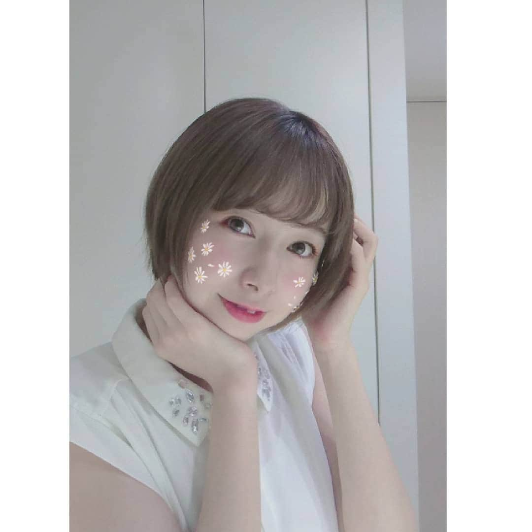 伊藤美羽さんのインスタグラム写真 - (伊藤美羽Instagram)「. フィルターで遊んだ写真達🌸 最後のやつはお花多すぎた笑笑 . こういうのあまり撮ったことなかったけれど、可愛いのいっぱいあるんだね！ . . . . #フィルター #フィルター加工  #ショート #ショートヘア」8月21日 22時05分 - miumiu.1230