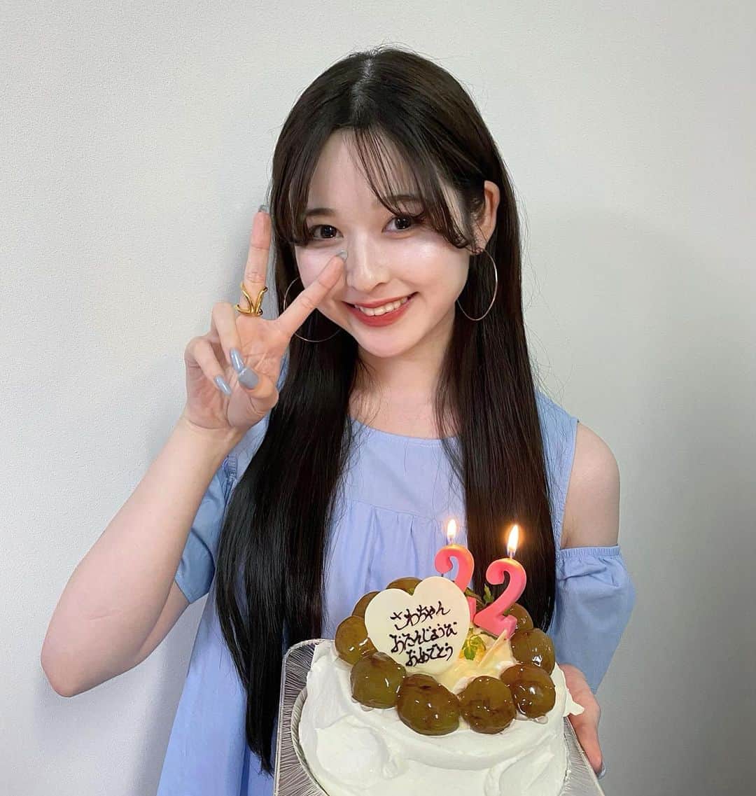 のインスタグラム：「22歳になりました〜！ いつもお世話になってる私の友人やフォロワーさん、みんな大好きです。ラブ！！！ 22歳も自由に生きてこうと思うので見守っててください🤍 #20200821」