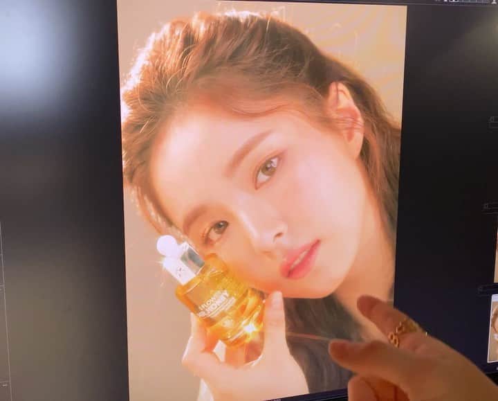 シン・セギョンのインスタグラム：「@banilaco_official ✨🍯」
