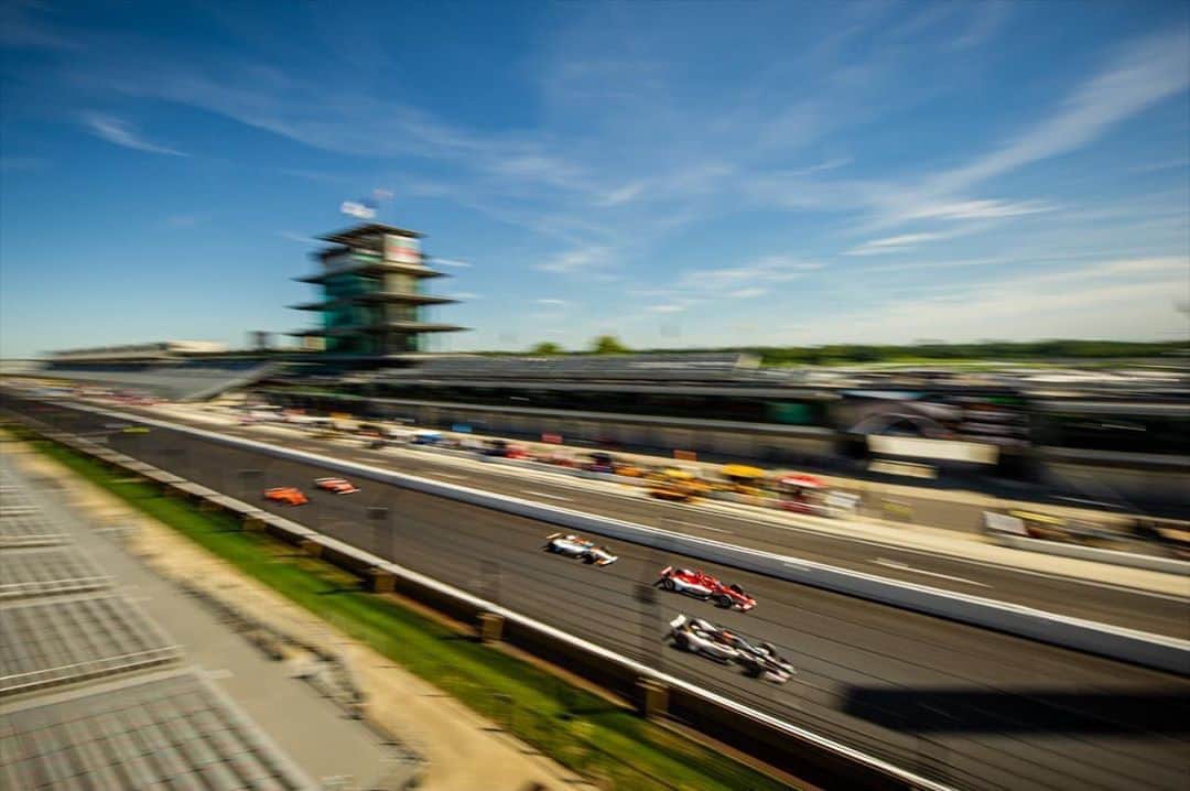 マーカス・エリクソンのインスタグラム：「Carb day ✅ most laps out of anyone (105L) ✅ car feels great ✅. Bring on the big race on Sunday!! We’re ready 💪🏻 #ME8 #INDY500 #INDYCAR」