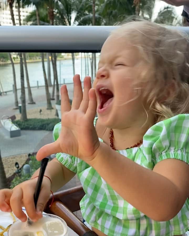 ヴィタ・シドルキナのインスタグラム：「Comment bellow 🍝 if you have the same excitement for pasta as my daughter😂 #pastalover」