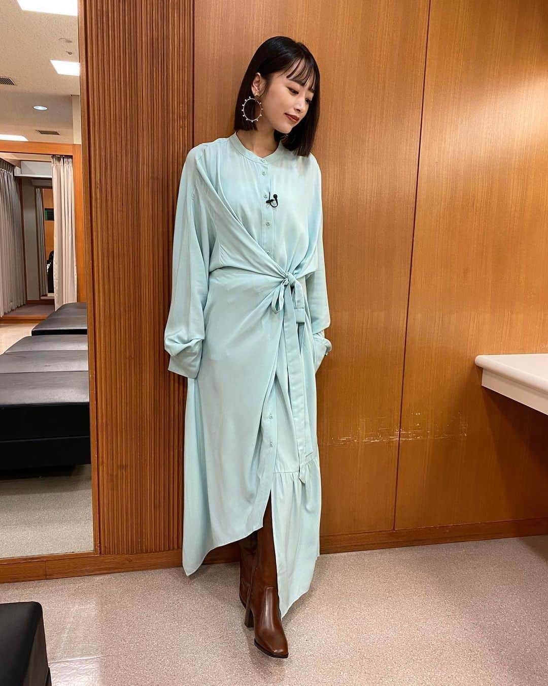 近藤千尋のインスタグラム：「@tbs_marusata  まるっとサタデー！ 今日も、ありがとうございました🥰 久々の短め前髪嬉しいな〜❤️ @izumisam  @unerobeme  今日も素敵なヘアメイクと スタイリングありがとう🌈🌞🌼」