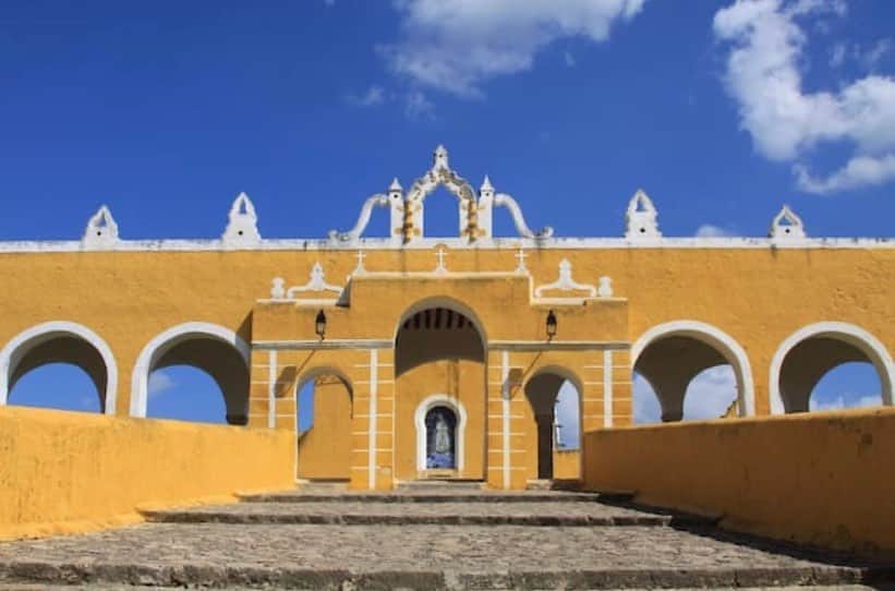 のインスタグラム：「Izamal is the oldest surviving city in the Yucatán. Five  huge Pre-Columbian structures are still easily visible at Izamal (and two from some distance away in all directions). The first is a great pyramid to the Maya Sun god, Kinich Kak Moo (makaw of the solar fire face) with a base covering over 2 acres (8,000 m²) of ground and a volume of some 700,000 cubic meters. Atop this grand base is a pyramid of ten levels.  . “Part of Izamal’s visual charm is the uniform color throughout the town. Every house, church and shop is painted the exact same sunny, golden-yellow tint, matching the central citadel of the monastery of St. Antony’s of Padua, as seen here: St. Antony’s was built in 1561 and stands as one of the earliest Catholic monasteries in the Americas. It is a beautiful structure and boasts the second largest monastic court in the world (after St. Peter’s in Rome).” . It is believed to be built upon what would have been the largest Mayan pyramid. . “Not three golden-yellow city blocks from St. Antony’s Monastery lies another holy site, the pyramid to the Maya Sun God, Kinich Kak Mo, a pyramid of the early Classic age, most likely built between A.D. 400-600. (Last slide)  Before the arrival of the Spanish, Izamal was a huge Maya city, on par with Chichen Itza. Instead of dismantling the pagan pyramids, the Franciscan monks merely repurposed them as foundations for Christian edifices. For example, their great yellow monastery is built on top of the original Maya acropolis. The Franciscans recycled the stones from so many Maya sites into building material for the churches. Today it’s safe to assume that most of Izamal’s 16th-century buildings were built from Maya ruins. .  Despite all the negative connotations of the Spanish takeover in Mexico, Izamal’s extreme Franciscan makeover was not such a severe switch from Maya architectural history. Nearly every major Maya temple (e.g. Kukulcan, Temple of Inscriptions, House of the Magician) is built on top of other smaller structures underneath. The Maya frequently tore down and rebuilt old temples, or built on top of older structures.” @natgeo」
