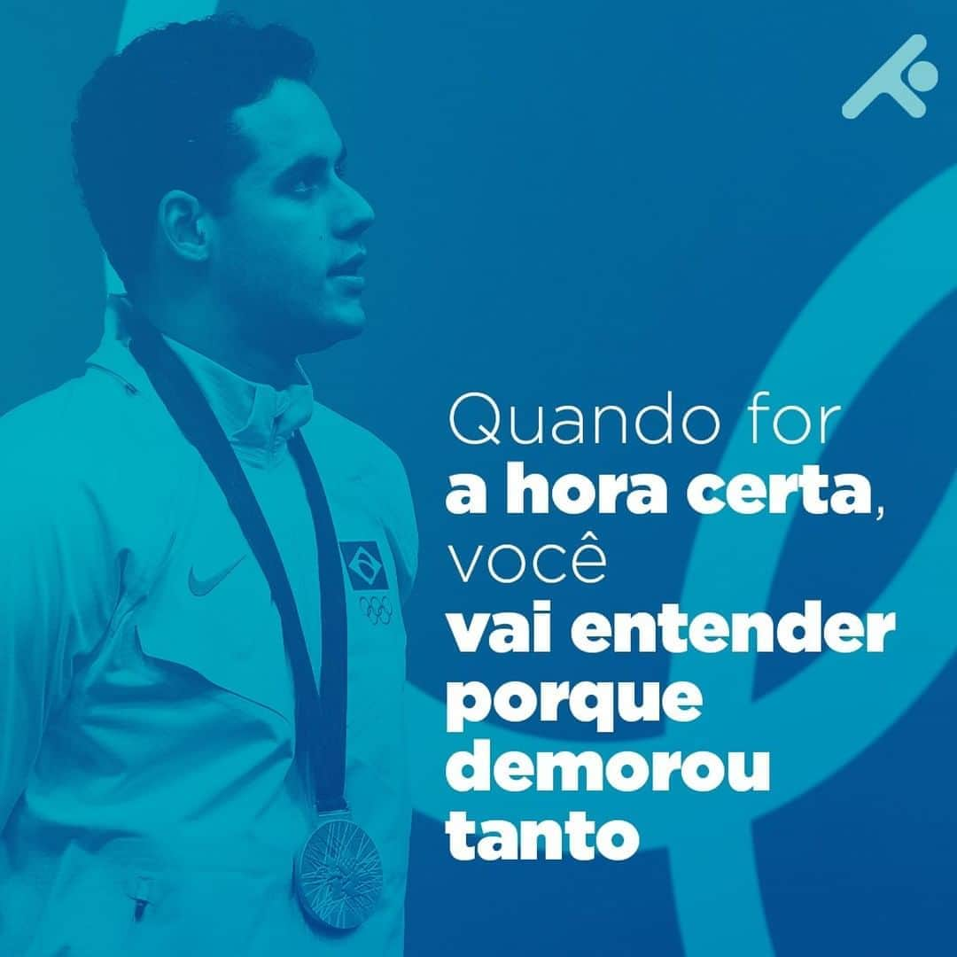 チアゴ・ペレイラさんのインスタグラム写真 - (チアゴ・ペレイラInstagram)「🤔👉 MUITA GENTE ABANDONA SEUS SONHOS na primeira dificuldade, porque quer que as coisas aconteçam na velocidade delas, no tempo delas. Não se dão conta de que as coisas acontecem no tempo certo, e que é necessário andar um caminho até lá... um caminho que vai te ensinar as lições que você precisa aprender. As vezes você acha que tá pronto, e ainda não está. Eu aprendi isso na minha caminhada... quantas dificuldades, dores e frustrações eu passei até conquistar meus sonho? E a verdadeira conquista não foi aquela vitória, mas toda a mudança que passei ao longo dessa jornada. Respeite o tempo das coisas, se esforce, e compreenda que tudo tem hora certa pra acontecer 💪👊」8月22日 8時11分 - thiagopereira