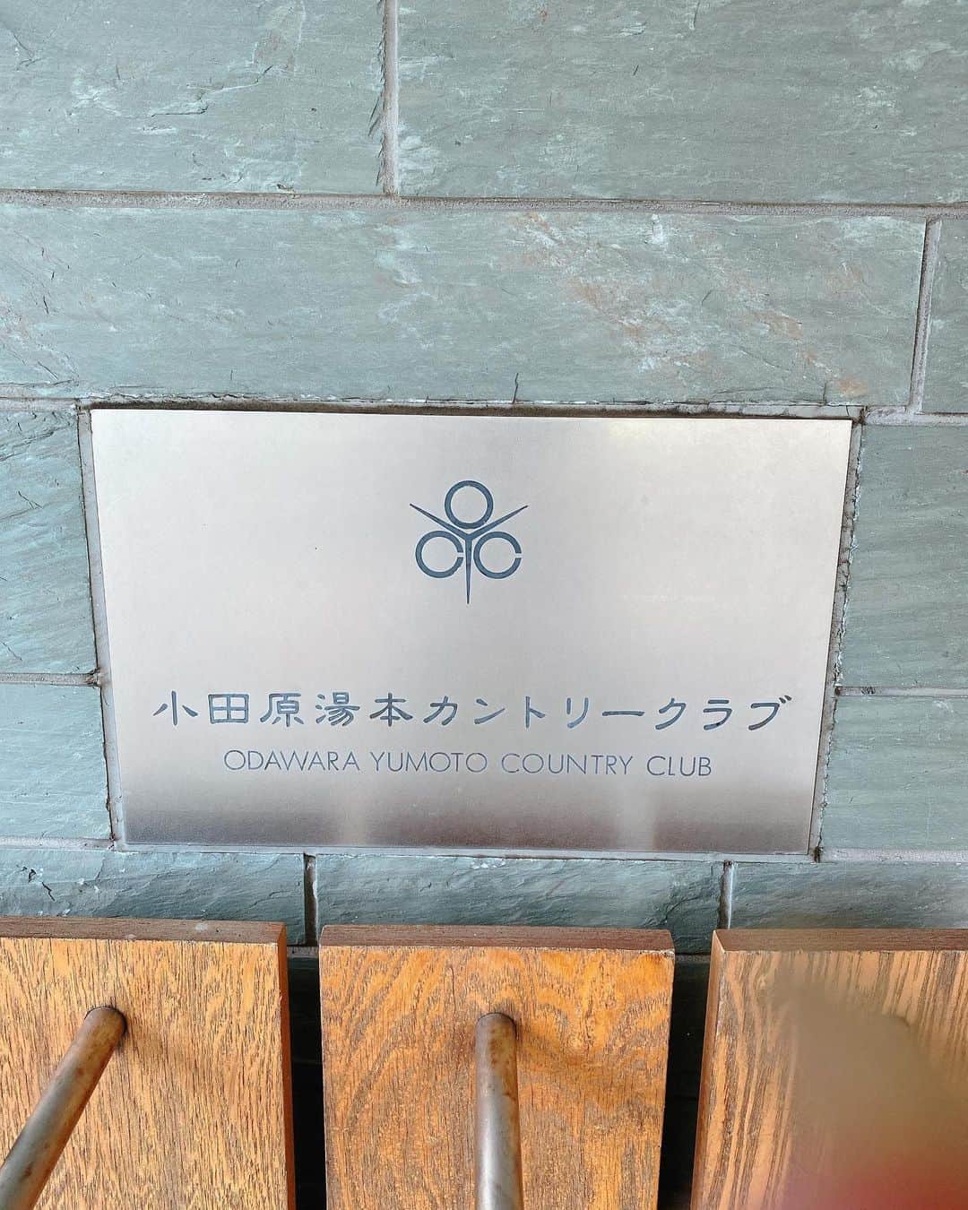 RIKAさんのインスタグラム写真 - (RIKAInstagram)「. 8月16日 #小田原湯本カントリークラブ  . スマイルゴルフで参加してくれた皆さんとゴルフしてきました🏌️‍♀️✨ @smilegolf2018  . 連日猛暑日が続く中、暑いけどめちゃくちゃ暑い所ではなかったので気持ちよく楽しくラウンドできました☺️✨ . 毎回素敵な方々が集まってくれるから私は楽で仕方がない笑笑 . 景色もよくて楽しいコースだったのでまた行きたいと思います❣️❣️ . . . #ゴルフ#golf#⛳️#ゴルフ女子#ゴルフ好き#ゴルフウエア#ゴルフコーデ#ゴルフスイング#골프 #골프웨어 #골프스윙 #여행 #해외여행 #골프스타그램 #골프중독 #와인 #소주 #좋은시간  #スマイルゴルフ#小田原湯本cc#大自然」8月22日 8時19分 - rinrikagolf