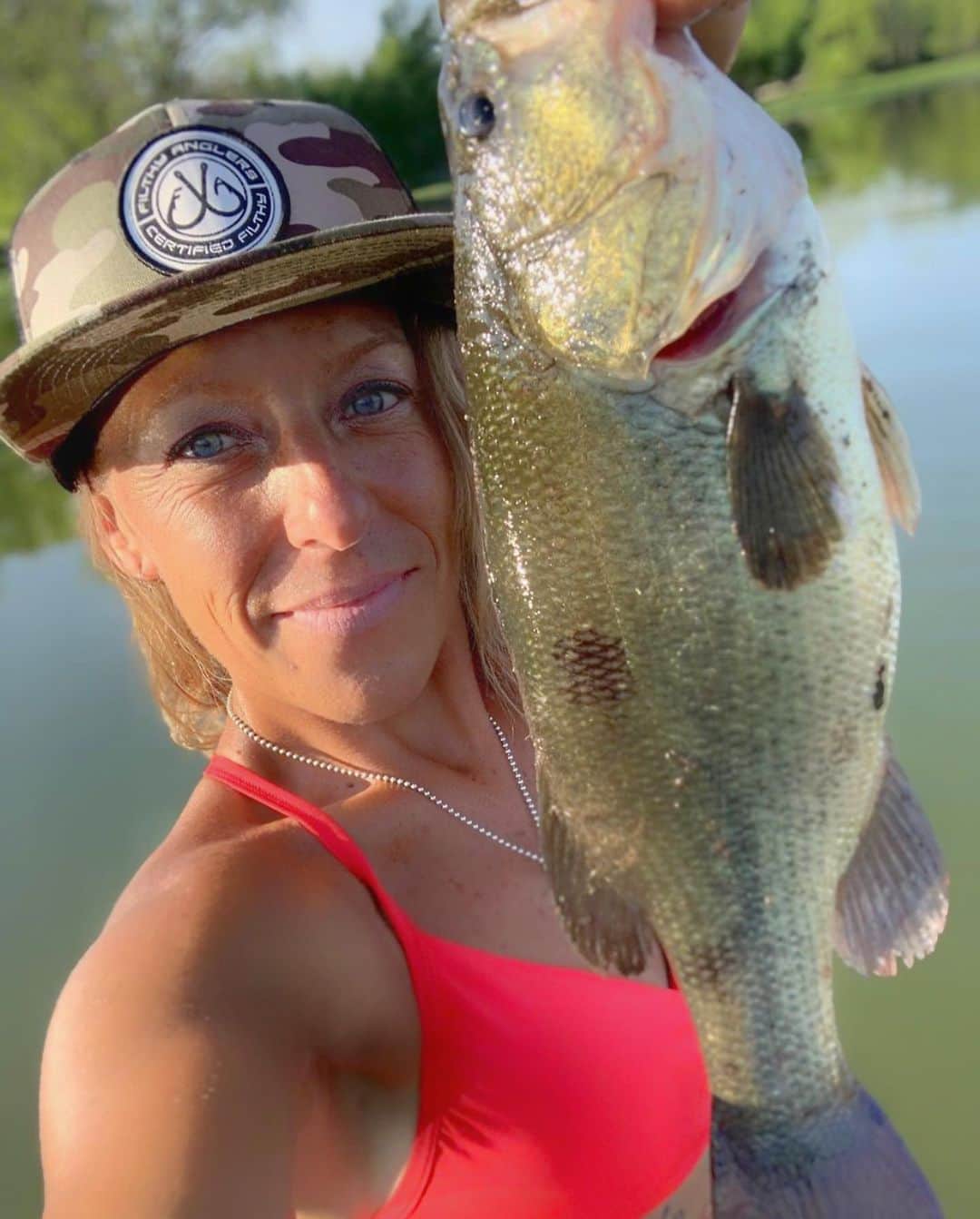 のインスタグラム：「Filthy Female Friday my friends. It’s been a lot of fun watching this young lady grow as an angler over this past year. Our friend Rachel @rjw0905 has put in the time and effort this year and the fish continue to show up and increase in size! Keep getting out there with your son my friend, you are Certified Filthy once again www.filthyanglers.com #filthyanglers #filthyfemale #ladyanglers #anglers #fishing #bassfishing #outdoors #girlsfishtoo #anglerapproved #ladyangler #bassfishing #largemouthfishing」