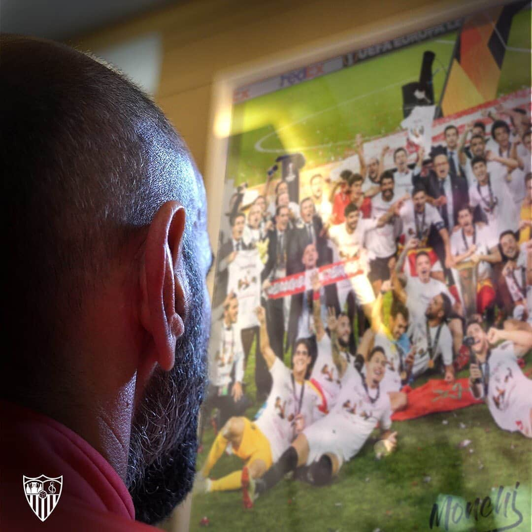 セビージャFCさんのインスタグラム写真 - (セビージャFCInstagram)「𝗠𝗔𝗚𝗡𝗨𝗠 𝗢𝗣𝗨𝗦 El cuadro 🖼  #WeareSevilla #UELFinal #Campe6nes」8月22日 8時30分 - sevillafc