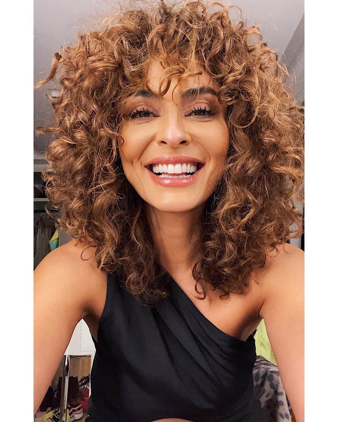 ジュリアナ・パエスのインスタグラム：「😃selfie」