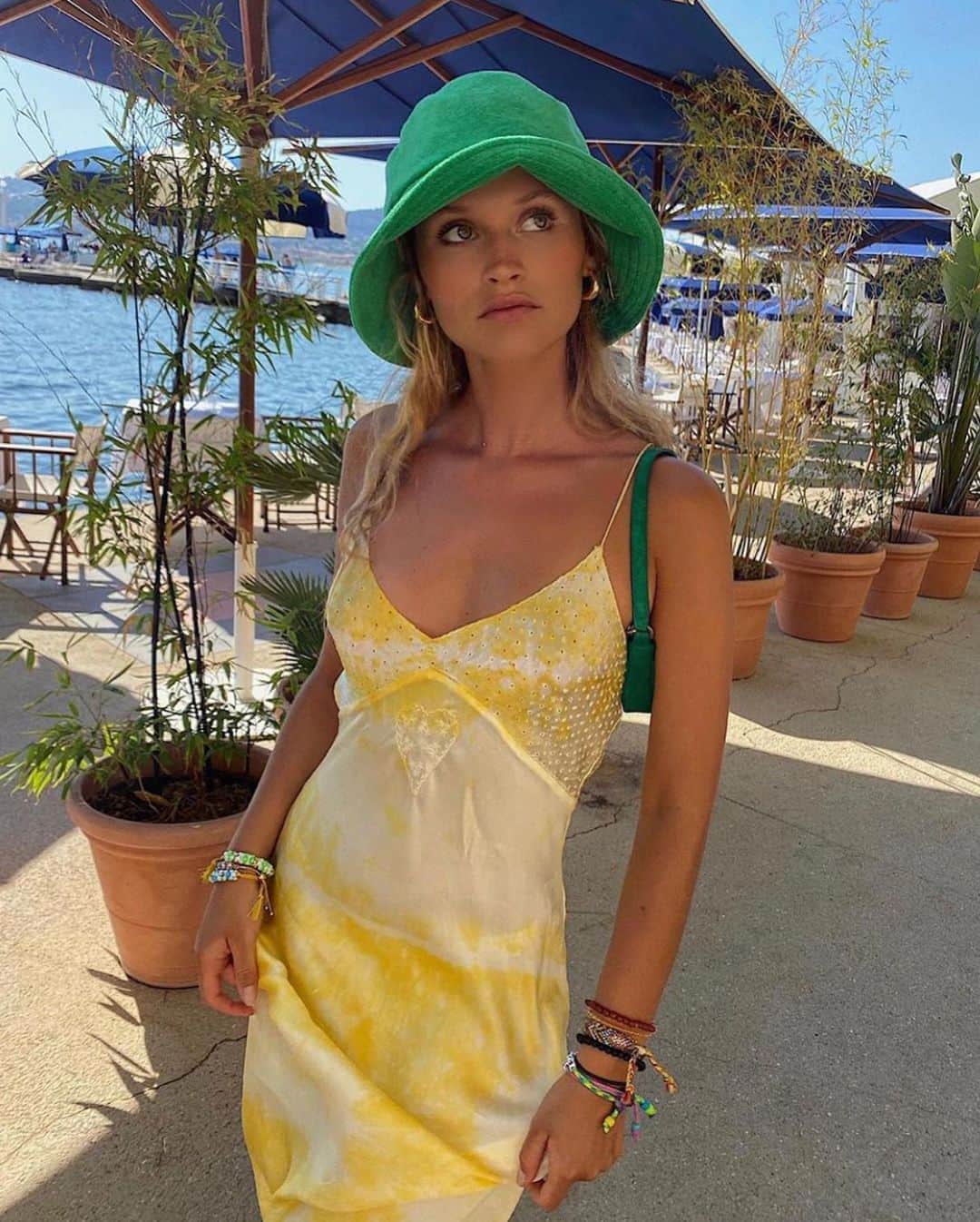 ダニジョーのインスタグラム：「Which is your favorite @chloelecareux #bday look? 1, 2, 3 or 4? We love you, Chloe 🥳 Happiest of birthdays to the girl that always brings the color, sunshine and fun xD+J #bdaygirl #dannijogirls」