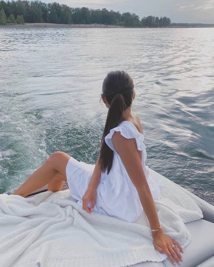 のインスタグラム：「And now, we unwind ✨ #barefootdreams ⠀⠀⠀⠀⠀⠀⠀⠀⠀ ⠀⠀⠀⠀⠀⠀⠀⠀⠀ 📷: @mrs.mitrikdiana」