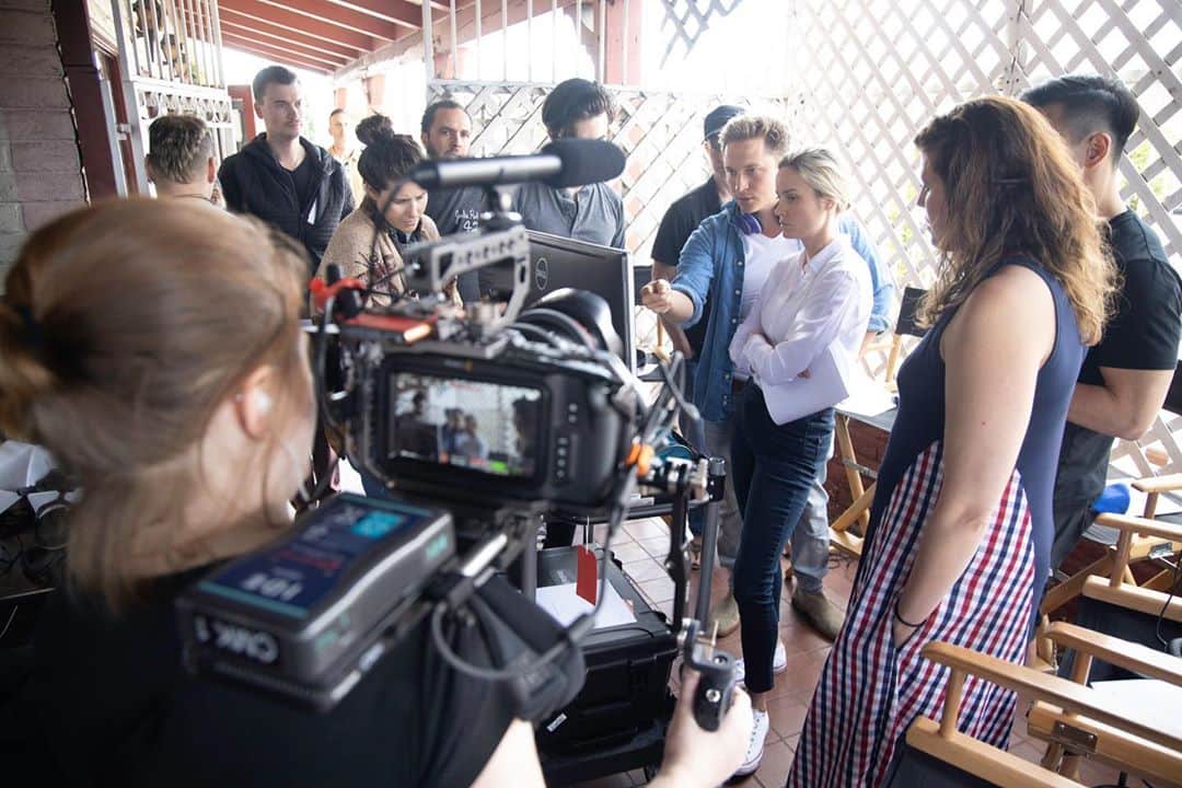 ブリー・ラーソンのインスタグラム：「So grateful to have The Messy Truth nominated for this year’s #Emmys. We’ve worked hard to create an experience that will allow the viewer to see through someone else’s eyes. Thank you @TVacademy for supporting empathy in #VR 💕」