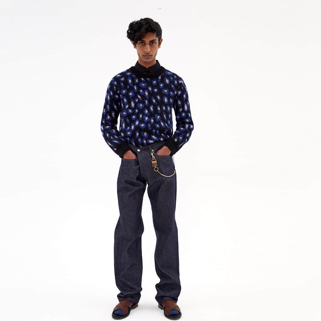 アーペーセーのインスタグラム：「A.P.C. Fall 2020 look.  @pratikshettyyy is wearing the Nans jumper, the Joe shirt and a New Standard.  Available in store and at apc.fr」