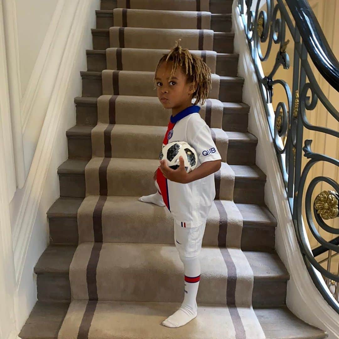 キリアン・エムバペさんのインスタグラム写真 - (キリアン・エムバペInstagram)「My favorite player 👑」8月22日 0時34分 - k.mbappe