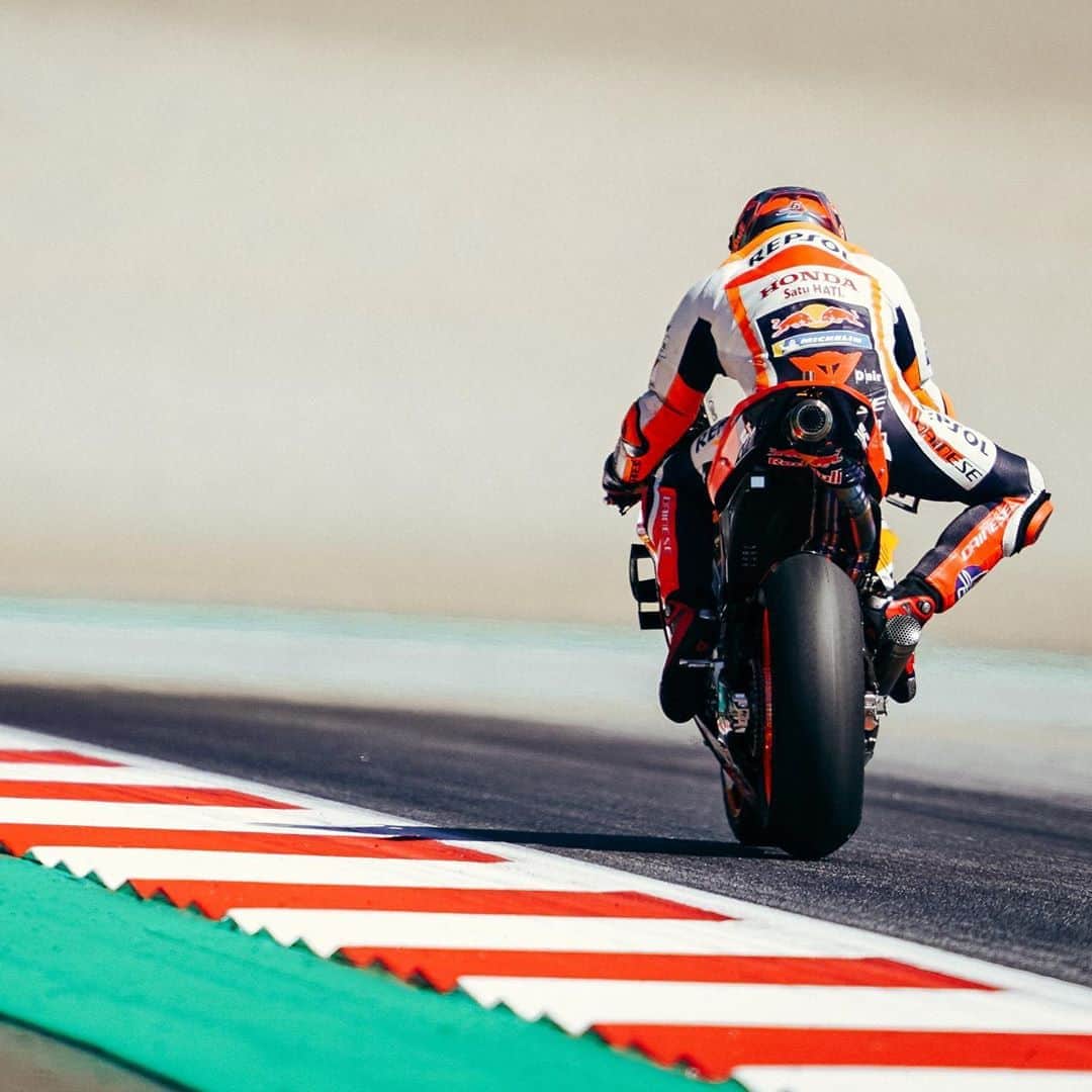レプソル・ホンダのインスタグラム：「⬜️⬛️Compare & Contrast⬜️⬛️ ⠀⠀⠀⠀⠀⠀⠀⠀⠀ 🇦🇹 #AustrianGP #MotoGP #AM73 #AlexMarquez #SB6 #StefanBradl #Repsol #Honda #RepsolHonda #HRC #RC213V #ThePowerOfDreams #Racing #Motorcycle #Team #OneHeart #RedBullRing」
