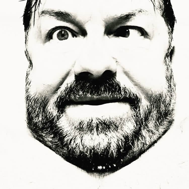 リッキー・ジャーヴェイスさんのインスタグラム写真 - (リッキー・ジャーヴェイスInstagram)「Everything looks sexier in black & white.」8月22日 0時48分 - rickygervais