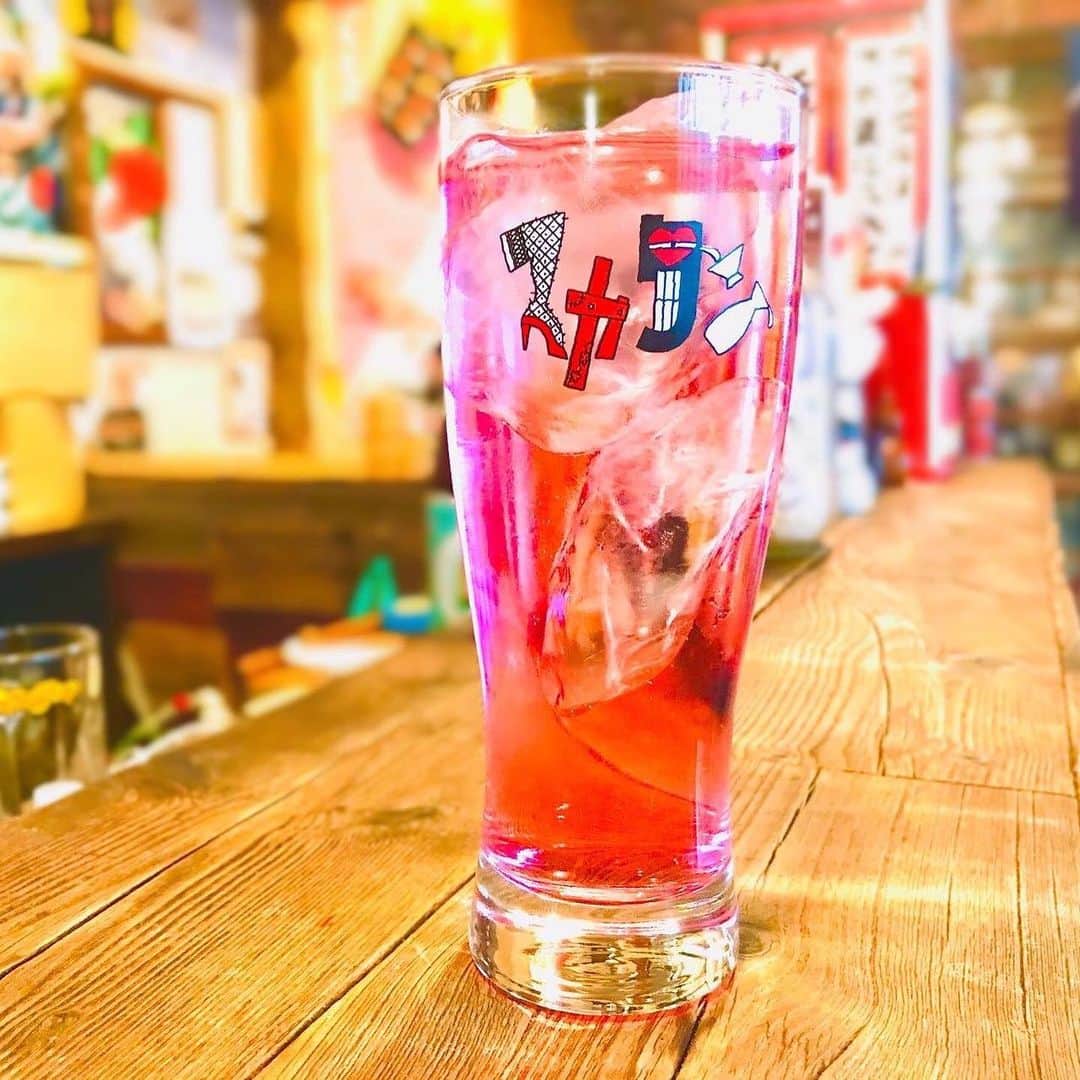 佐藤太一郎さんのインスタグラム写真 - (佐藤太一郎Instagram)「全国津々浦々、ジャッパーの皆様、大変お待たせ致しました🙏 【スカタングラス】＆【SPJジョッキ】のネット販売開始致します✌️  スーパージャップのインスタTOP（ @spj_gogogo ）の紹介文にあるリンクをポチっとしたら、【MONKE¥ BUSINE$$】のショップサイトに飛べまっせ👆﻿  今まで店頭販売のみでしたが、「欲しい❗️」「ネット販売もして‼️」というお声を多く頂戴致しまして、遂にネット販売スタート致します😊  SNSのコメント欄やDMでご連絡頂い方、皆様のお声、ちゃんと届いてますよー❤️  【スカタングラス】と【SPJジョッキ】を使って、お家でもスカタン乾杯して楽しんでくださいねー🍻  それでは、皆様、ご唱和ください🙋‍♂️🙋‍♀️  『ハイ、スカタ〜ン🍻』  ﻿ ※アイテムのご注文は、STORESの【MONKE¥ BUSINE$$（https://monkeybusiness6960.stores.jp/）】サイトからのみの対応となります。﻿ instagram、Twitter等のSNSでのDMやコメント欄からはご注文受けかねますので、予めご了承下さい。﻿ ﻿ #モンキービジネス﻿ #スーパージャップ﻿ #ニワトリスター﻿ #スカタン﻿ #かなた狼﻿ #シャック﻿ #菊﻿ #マグナム弾吉﻿ #熊﻿ #佐藤太一郎﻿ #政﻿ #菊熊政﻿ #GUM﻿ #道草アパートメント﻿ #monkeybusiness﻿ #superjap﻿ #niwatoristar﻿ #sukatan﻿ #グラス #ジョッキ #新作﻿ #new」8月22日 0時43分 - satotaichiro_shinkigeki