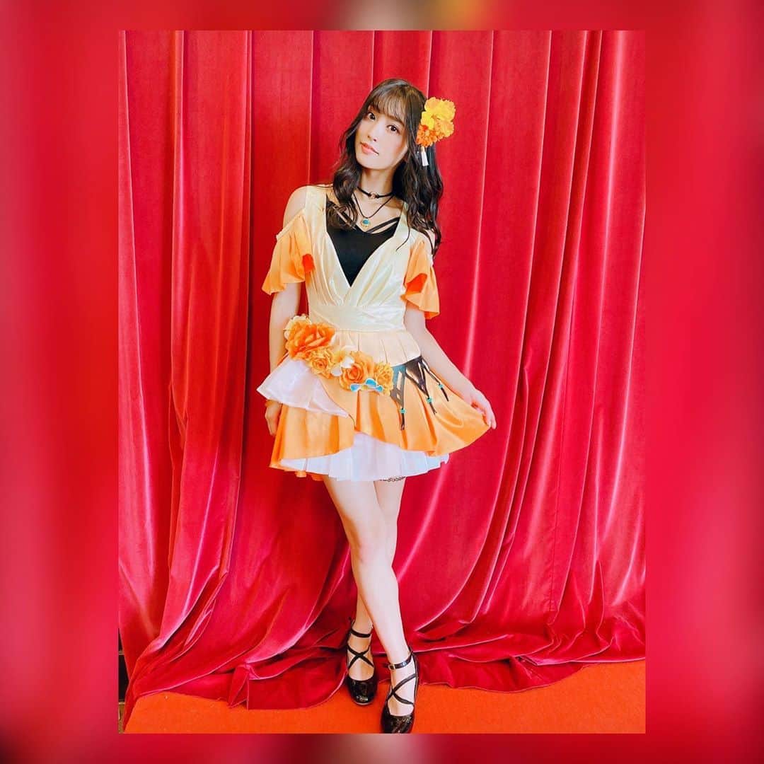 根岸愛のインスタグラム：「🧜‍♀️🌼🧜‍♀️ ダリアな1日でしたっ こういうカーテン ダリアちゃん感ある🤣 #D4DJ #Merm4id #松山ダリア #衣装 #バンドリ富士急_day1 #バンドリ8th」