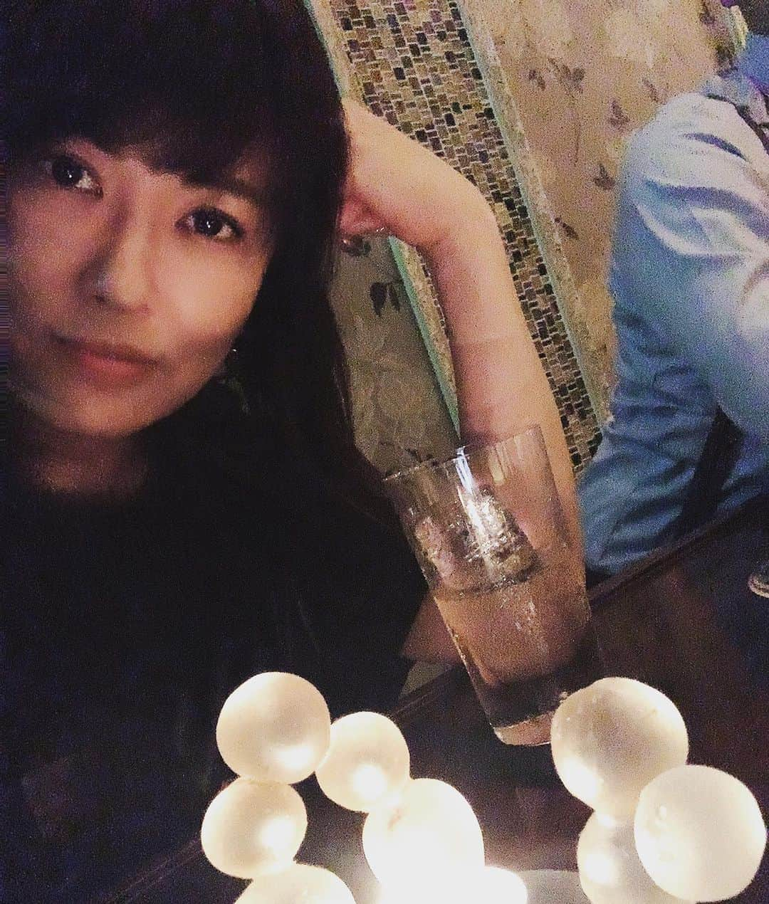 鈴木砂羽さんのインスタグラム写真 - (鈴木砂羽Instagram)「銀座の夜  はしごの夜？！  #銀座 #8丁目 #ウィスキーがお好きでしょ」8月22日 0時51分 - bombon_sawa