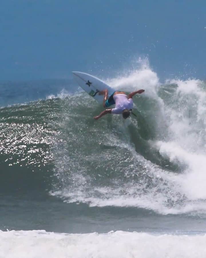のインスタグラム：「Best right in Bali? This wave just keeps going! ⏳ Catch @nicvonrupp’s latest edition of #VonFroth, #linkinbio. 📼  #Surf #Surfing #Surfer #Surfboard #Waves #Adventure #Nature #MonsterEnergy」
