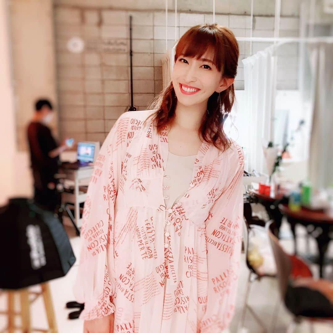 名塚佳織さんのインスタグラム写真 - (名塚佳織Instagram)「‪٩(ˊᗜˋ*)و‬ 今日は… いつもとはちょっと違う… とある撮影をしてきたよー♪  すごく難しかったけど、 その分楽しかったー♡  スタッフさん達も ステキな方ばかりで、 リラックスしてできました♡  仕上がりが楽しみ(∩˶ˊ ᵕˋ˵∩)  何で見れるかは、 またお知らせするね♡ #撮影 #楽しい   今週は… 我ながら頑張ったなー(´ᆺ `*)))0o･:*: まだ… やらなきゃいけない作業 終わってないけど…(; ; ) ふぅ…(´。`*)」8月22日 1時04分 - nazuka_kaori424
