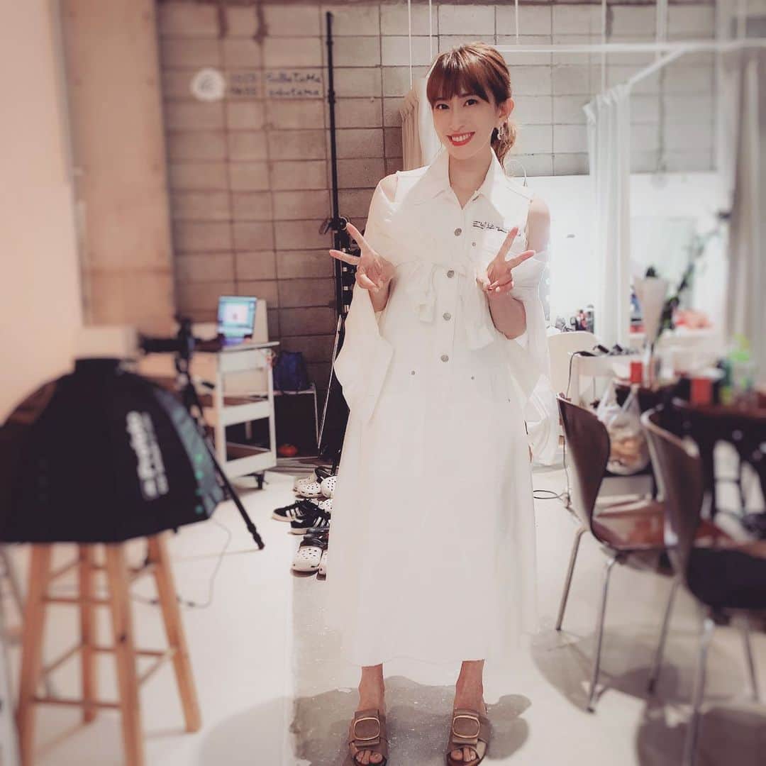 名塚佳織さんのインスタグラム写真 - (名塚佳織Instagram)「‪٩(ˊᗜˋ*)و‬ 今日は… いつもとはちょっと違う… とある撮影をしてきたよー♪  すごく難しかったけど、 その分楽しかったー♡  スタッフさん達も ステキな方ばかりで、 リラックスしてできました♡  仕上がりが楽しみ(∩˶ˊ ᵕˋ˵∩)  何で見れるかは、 またお知らせするね♡ #撮影 #楽しい   今週は… 我ながら頑張ったなー(´ᆺ `*)))0o･:*: まだ… やらなきゃいけない作業 終わってないけど…(; ; ) ふぅ…(´。`*)」8月22日 1時04分 - nazuka_kaori424