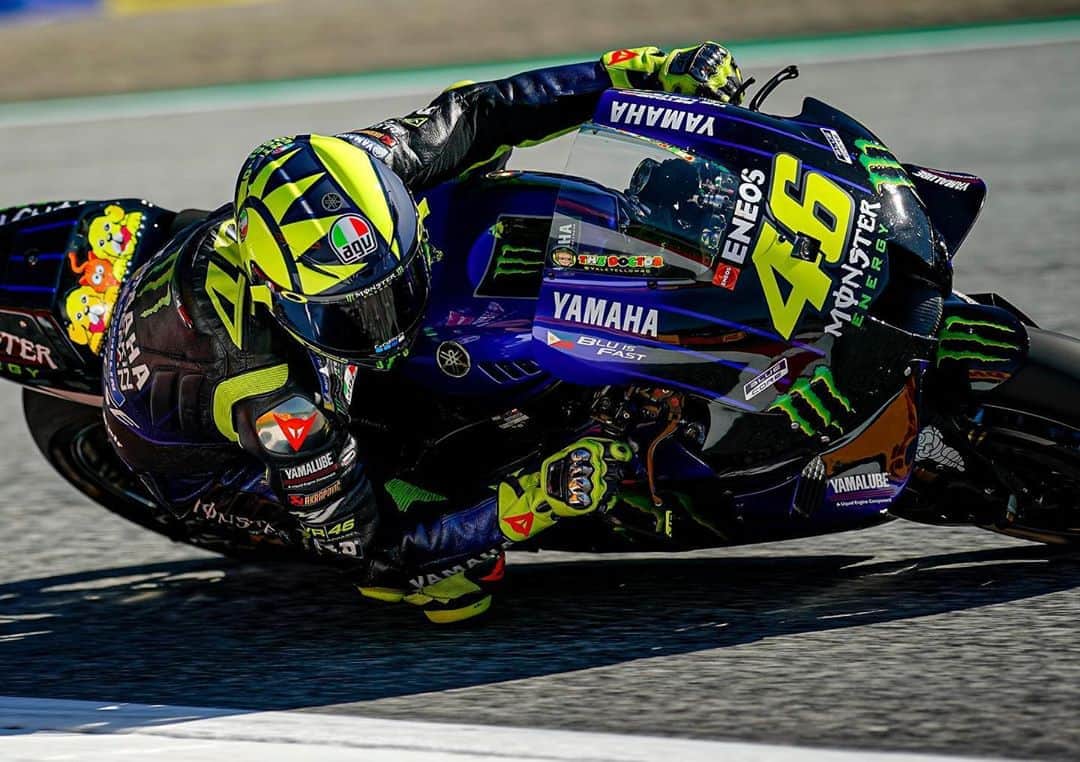 YamahaMotoGPさんのインスタグラム写真 - (YamahaMotoGPInstagram)「💬 @valeyellow46, #AustrianGP Combined FP1 + FP2 Result - P13:  “The bigger problem today was that we tried to do the time attack in the afternoon, but the asphalt was more than 50 degrees, and it was difficult to improve on the lap time from this morning. We did only one time attack in FP2, because we are always at the limit with the tyre quantity, like everyone else. We hope that tomorrow in FP3 we will have a dry session. Usually the morning is a bit colder, so you can go faster. So, tomorrow morning it will be crucial to try to stay inside the top 10. We will try!"  #MonsterYamaha  #MotoGP」8月22日 1時08分 - yamahamotogp