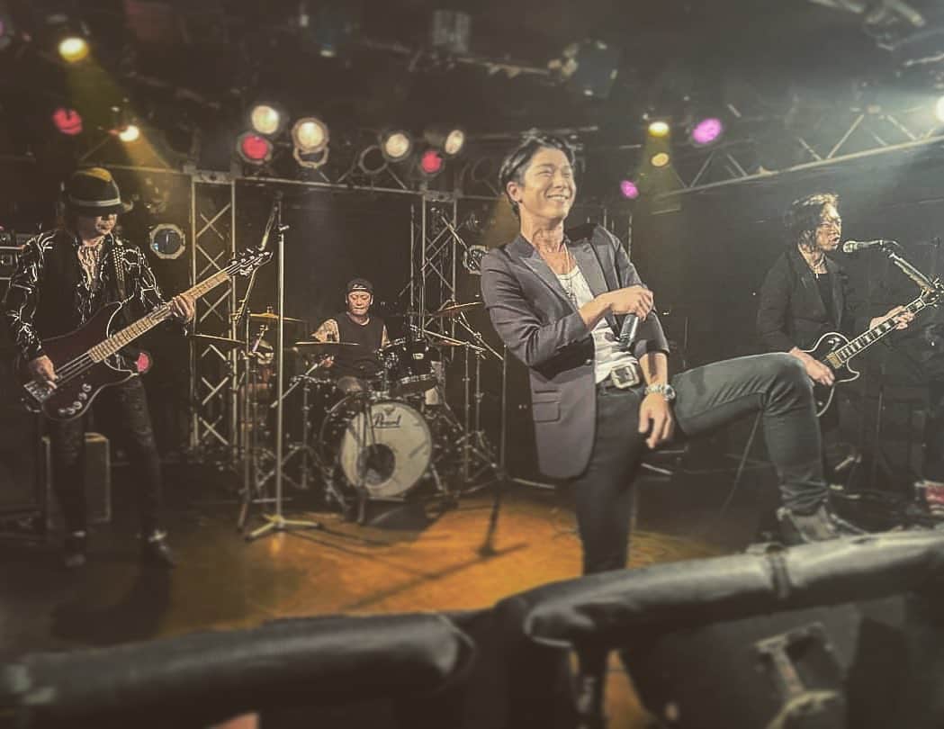 弦のインスタグラム：「久しぶりのライブはとても暖かかった。 #theriskyos #解散ライブ #東京ラスト #マジのラストは大阪 #皆ありがとう」